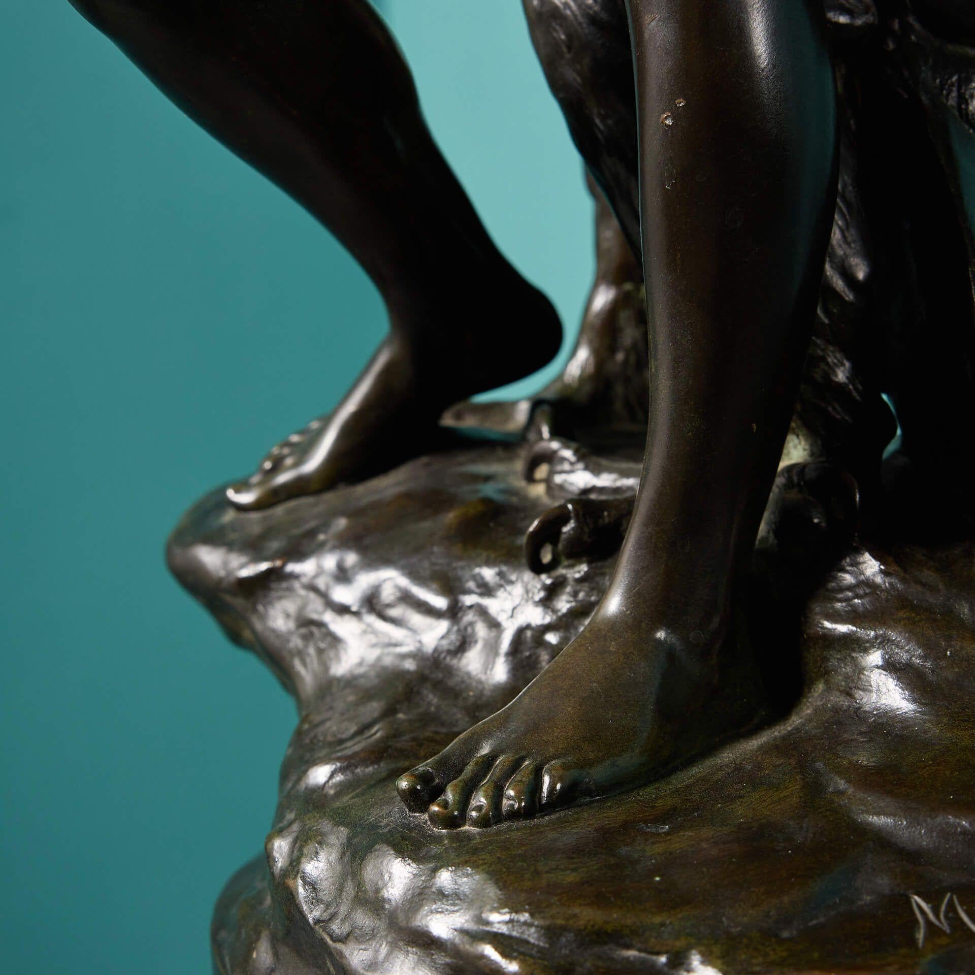 Scultura antica in bronzo di Ebe e l'Aquila di Giove in vendita 2