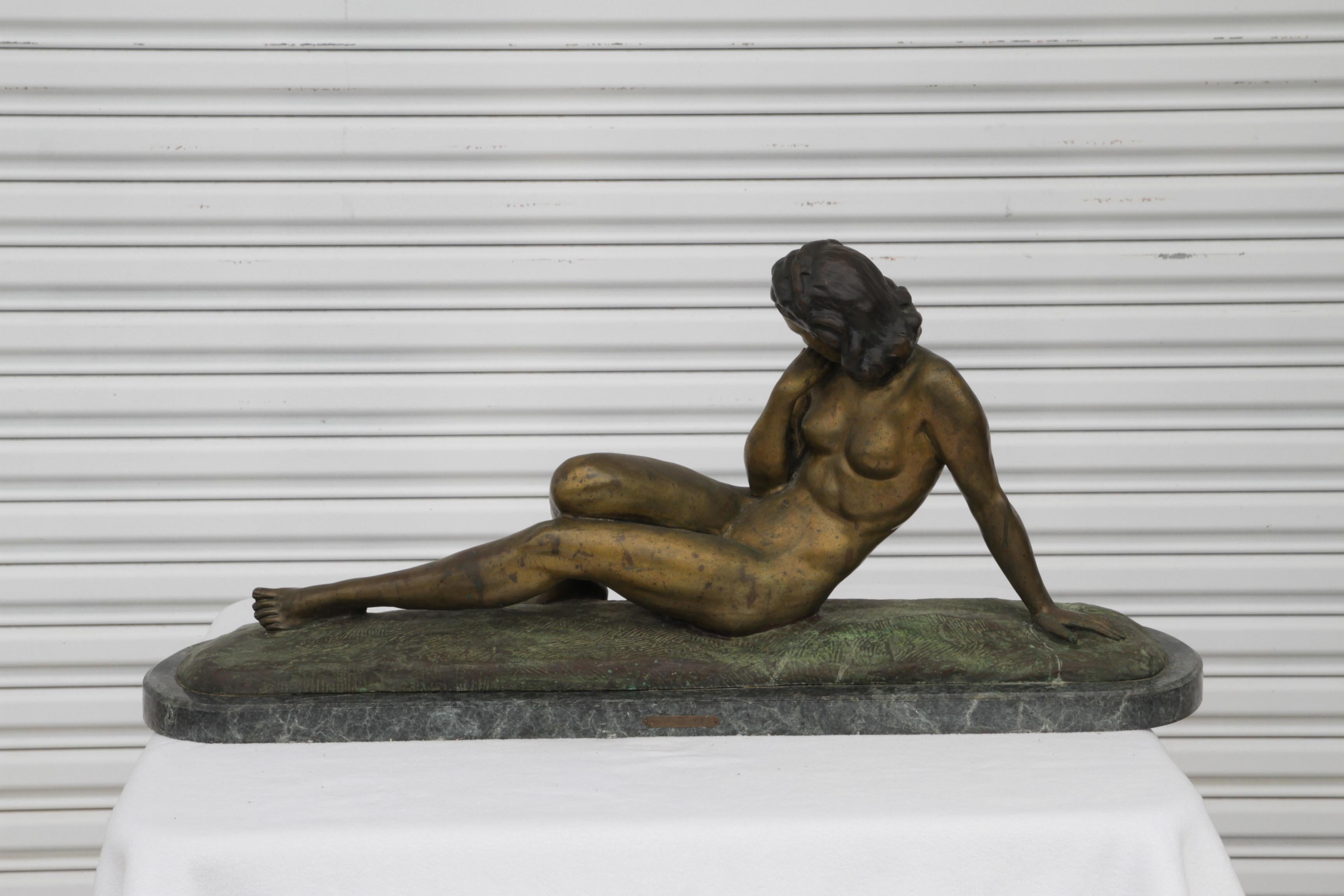 Bellissimo bronzo dello scultore Art déco Cipriani. Un nudo classico reclinabile molto bello, con dettagli eseguiti con maestria. Chiara firma dell'artista firmata nel bronzo e sul marmo 

Buone condizioni