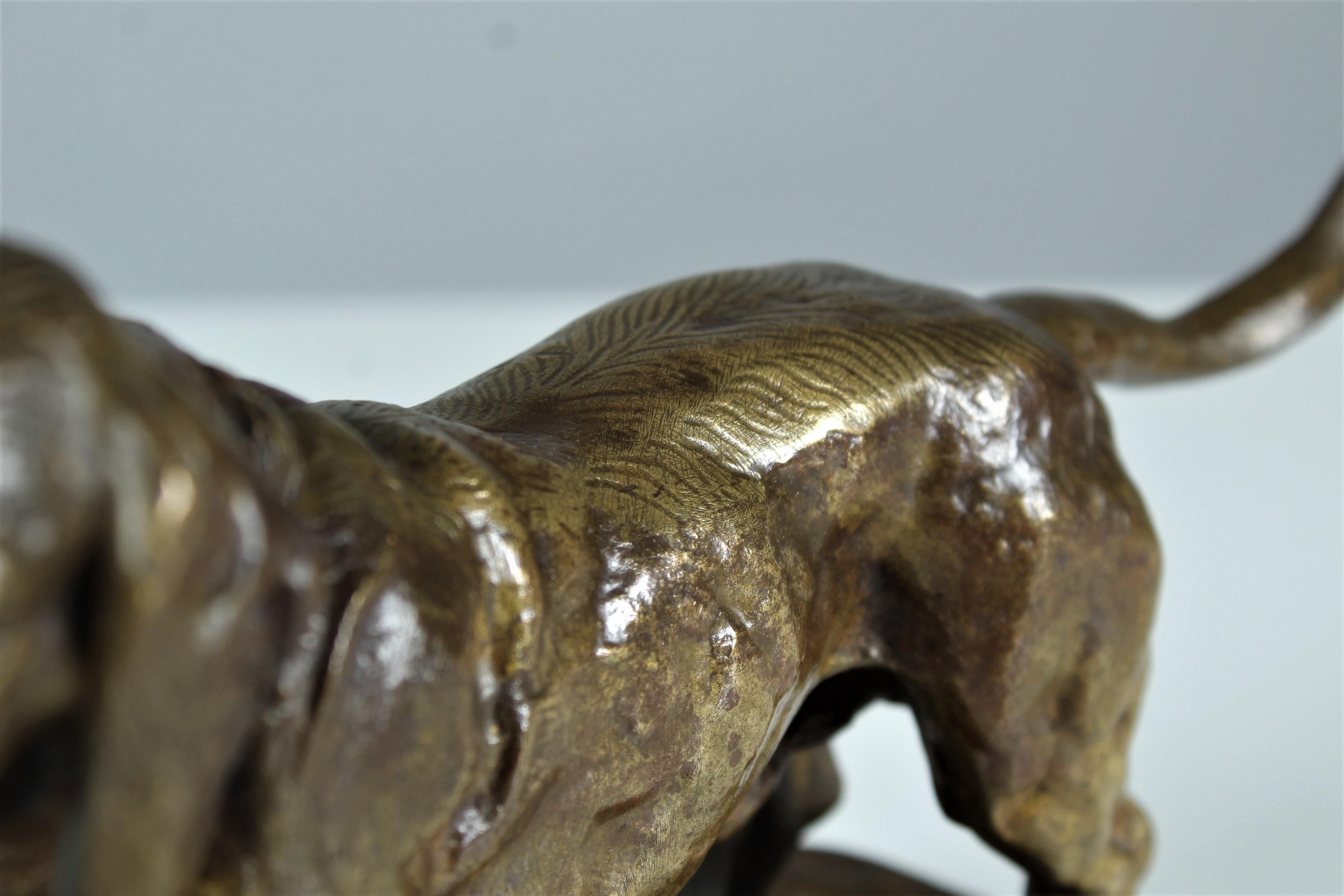 Escultura antigua de bronce, firmada 