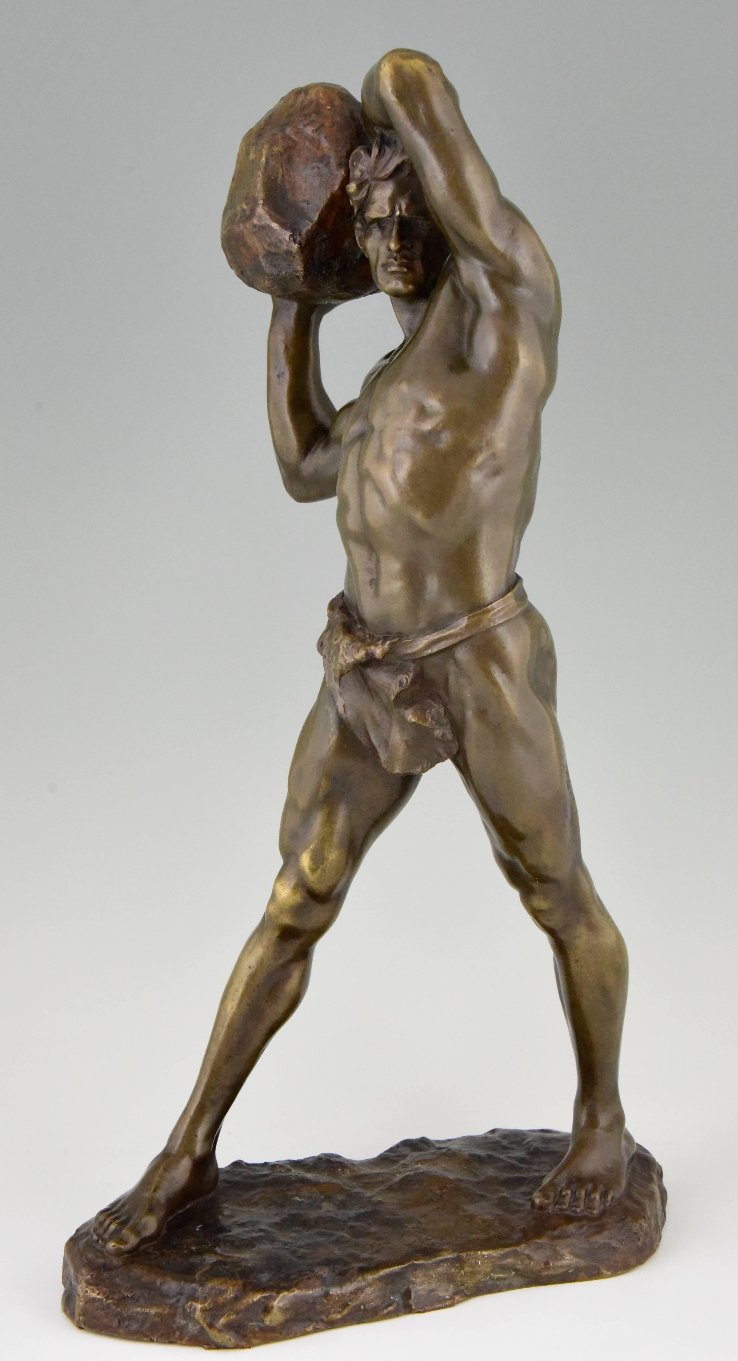 Néoclassique Sculpture ancienne en bronze Homme fort avec pierre Stanislaw Czarnowski Pologne 1908