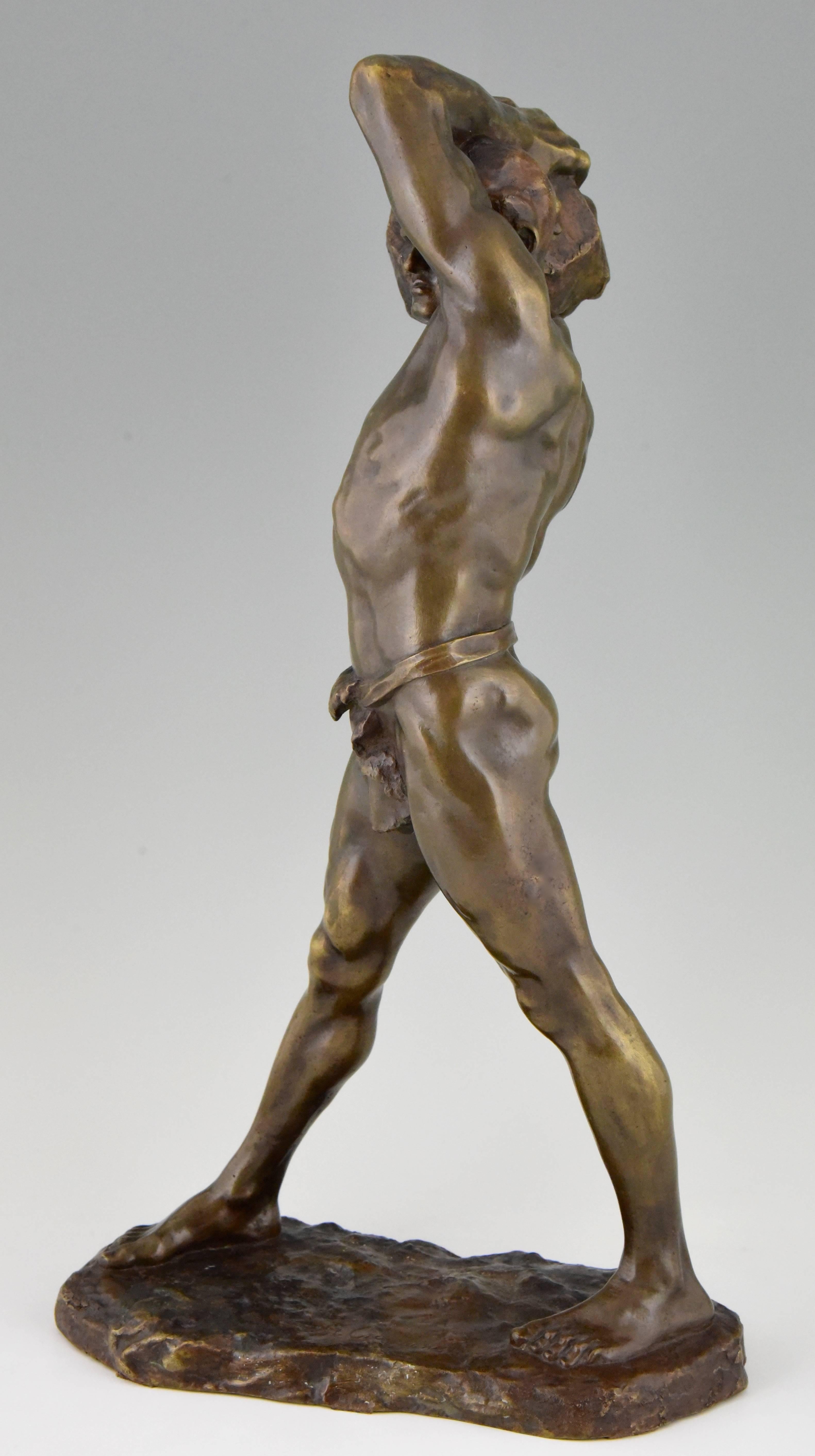 Polonais Sculpture ancienne en bronze Homme fort avec pierre Stanislaw Czarnowski Pologne 1908
