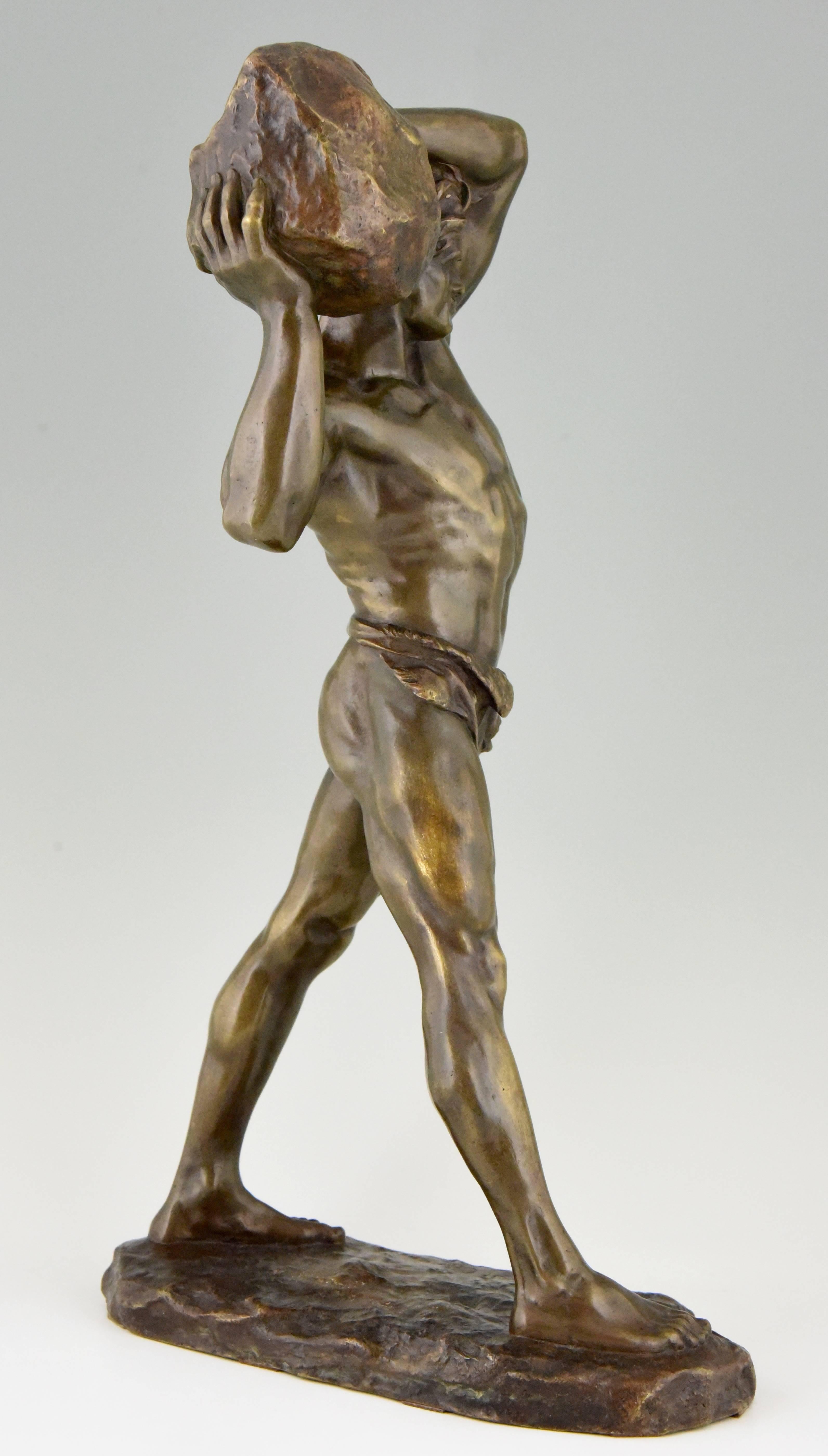 Bronze Sculpture ancienne en bronze Homme fort avec pierre Stanislaw Czarnowski Pologne 1908