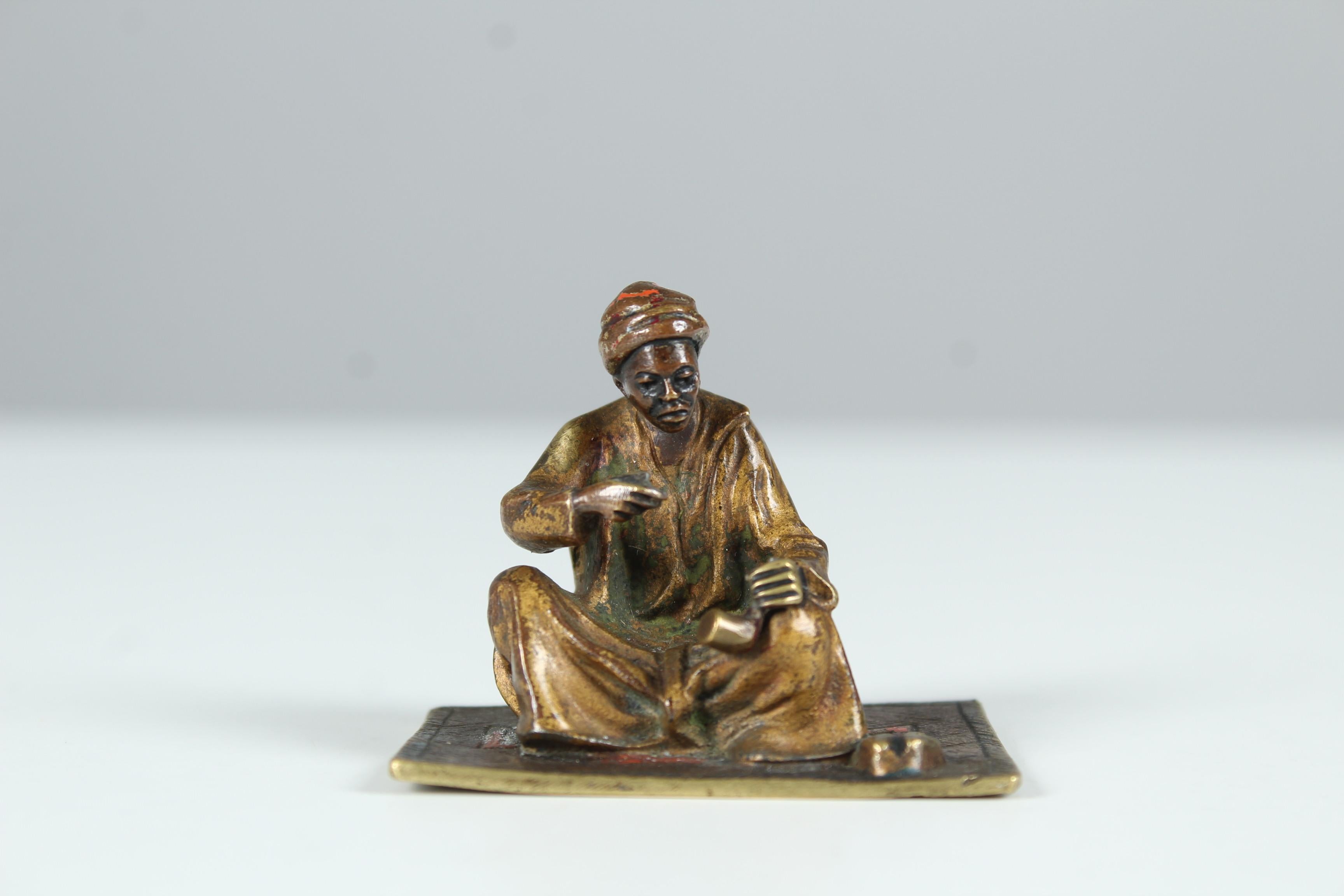 Beautifully crafted bronze, probably Vienna Bronze.
Depiction of a man in oriental garb with a pipe in his hand.
Finely chiseled and cold painted. The painting is rubbed due to age.