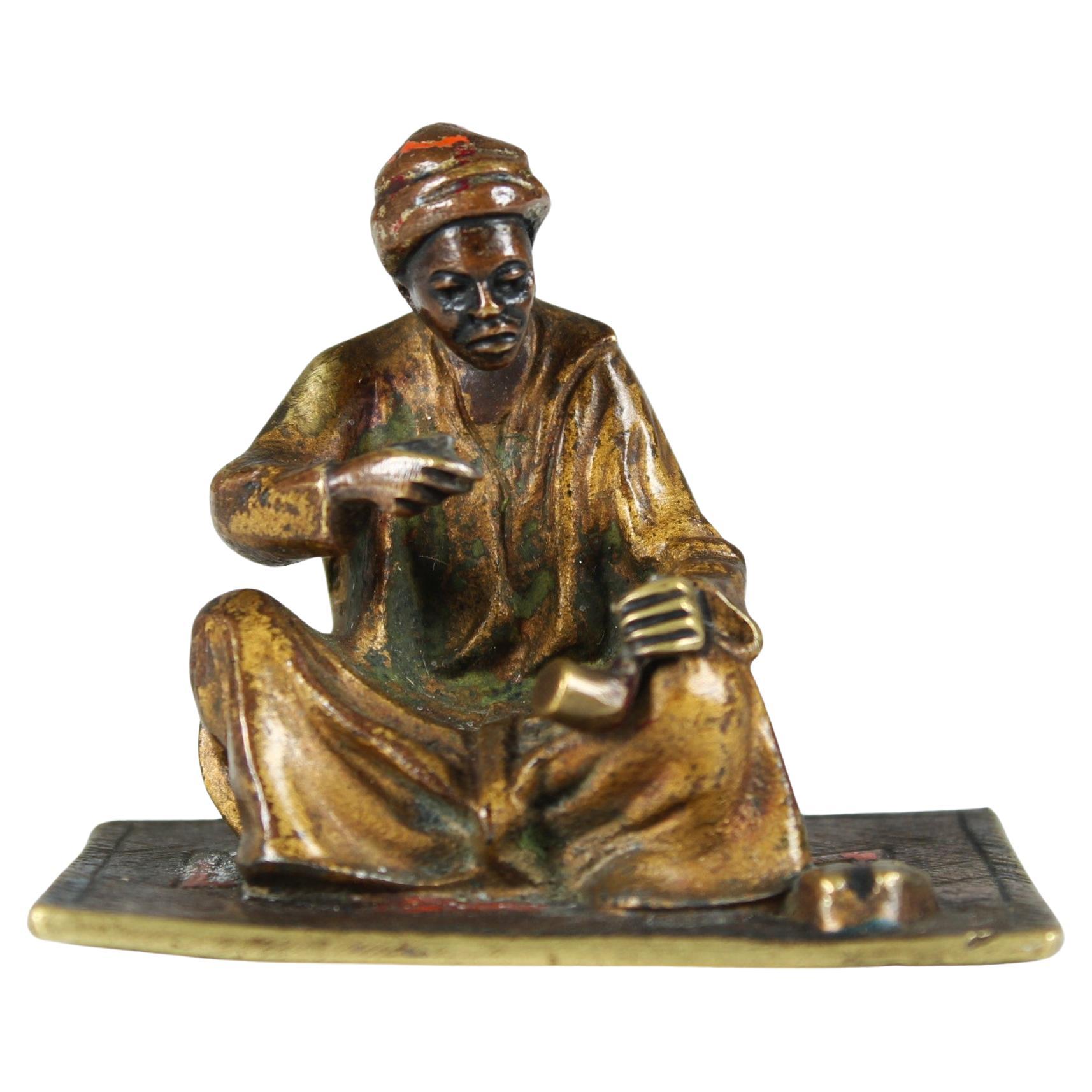 Sculpture en bronze antique, Vienna Bronze ?, Bédouin à la pipe en vente