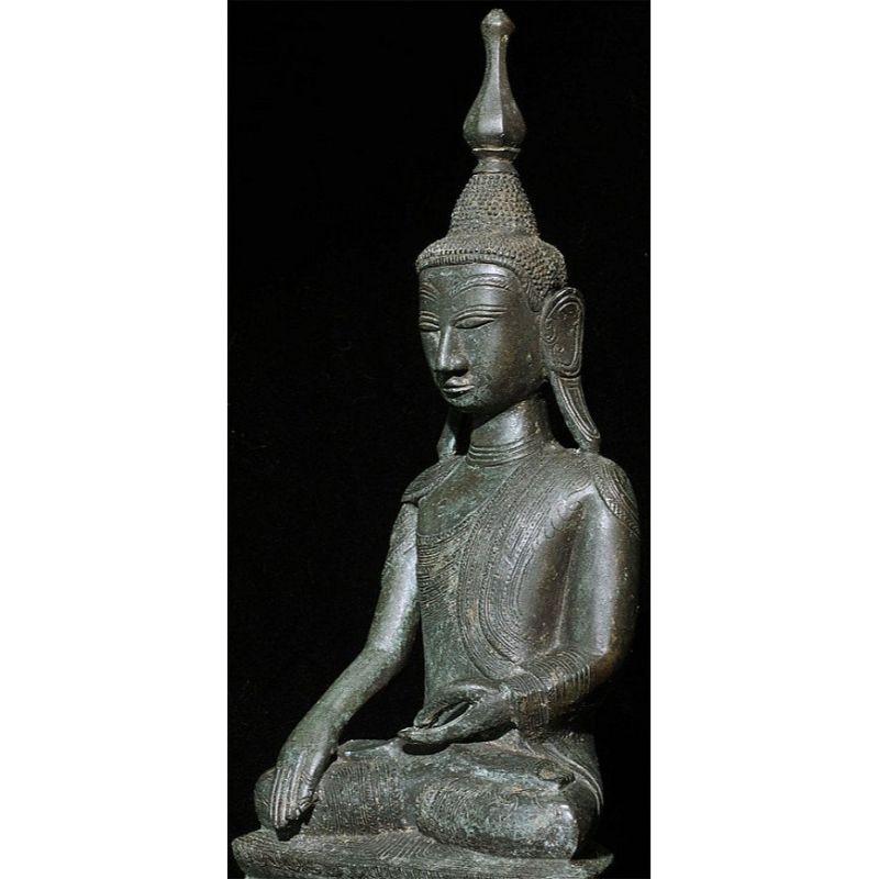 Antique Bronze Shan Buddha from Burma For Sale 5