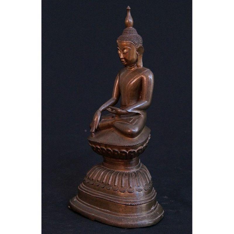 Material: bronze
35 cm high 
18 cm wide
Weight: 2.552 kgs
Shan (Tai Yai) style
Bhumisparsha mudra
Originating from Burma
17th - 18th century
A very high quality Buddha, nice patina !.
 