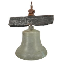 Cloche de bateau en bronze antique avec battant + étrier en Wood Wood