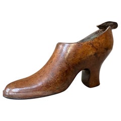 Antique Bronze Shoe-Shaped Ashtray: Unique Décor from the 1900s