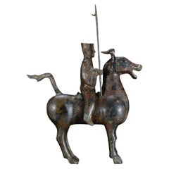 Chinesischer Bronzesoldat auf einem Pferd, der ein Schwertstatue hält, aus Bronze