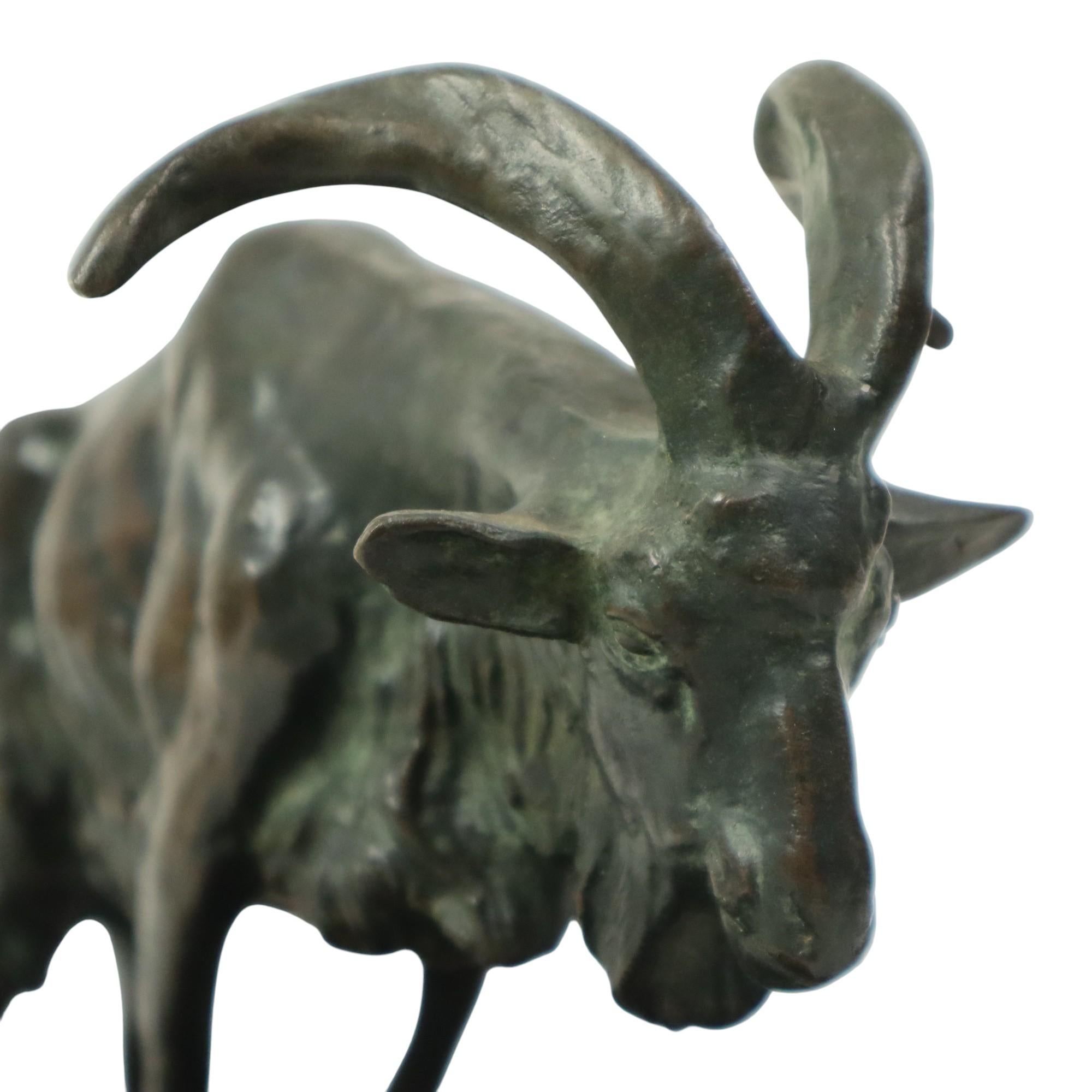 Statua di bronzo antico Scultura animale Capra Ariete Marmo in vendita 4