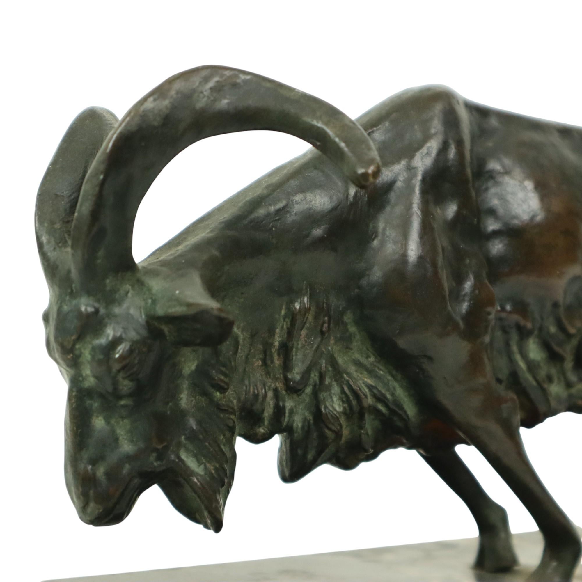 Statua di bronzo antico Scultura animale Capra Ariete Marmo in vendita 10