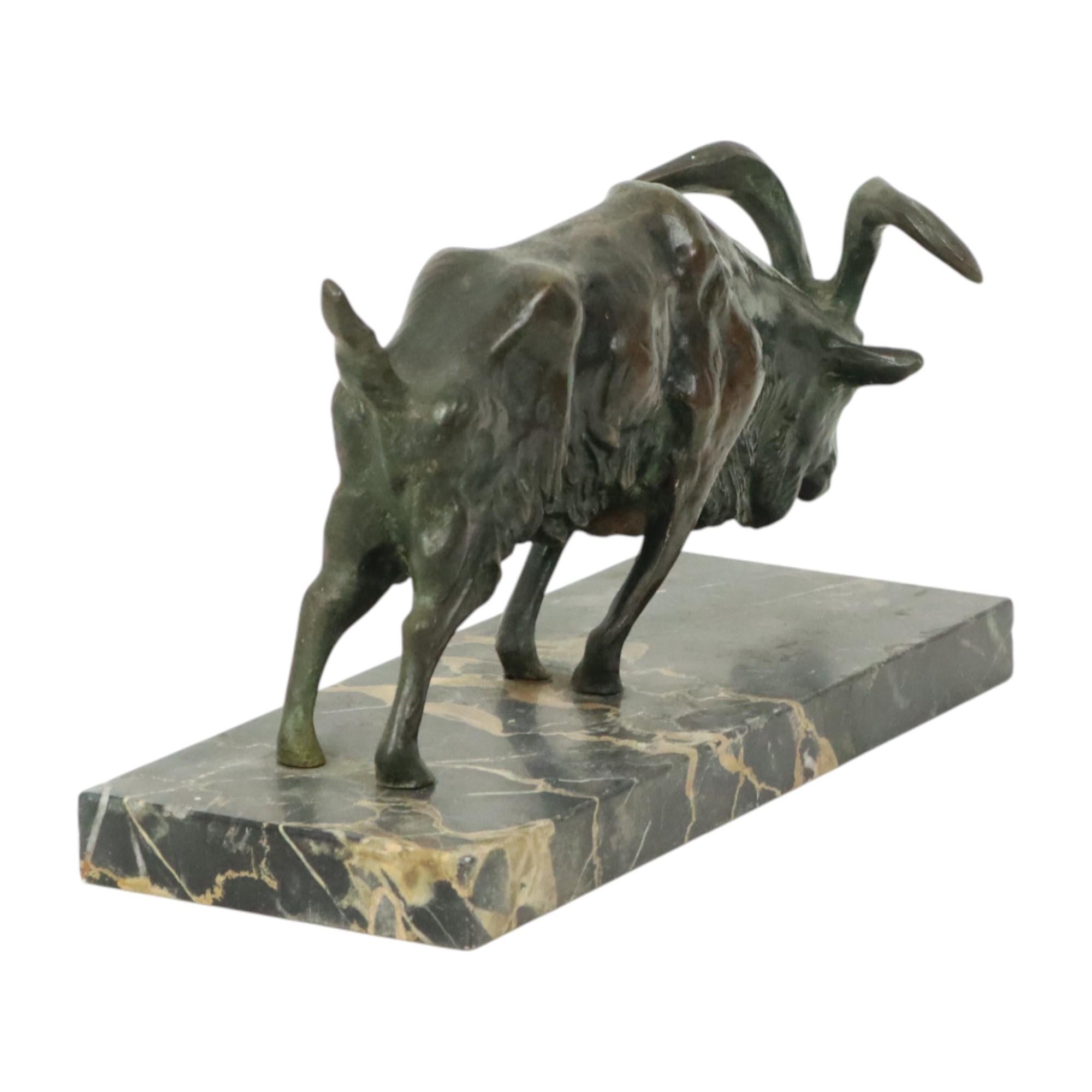 Bronzo Statua di bronzo antico Scultura animale Capra Ariete Marmo in vendita