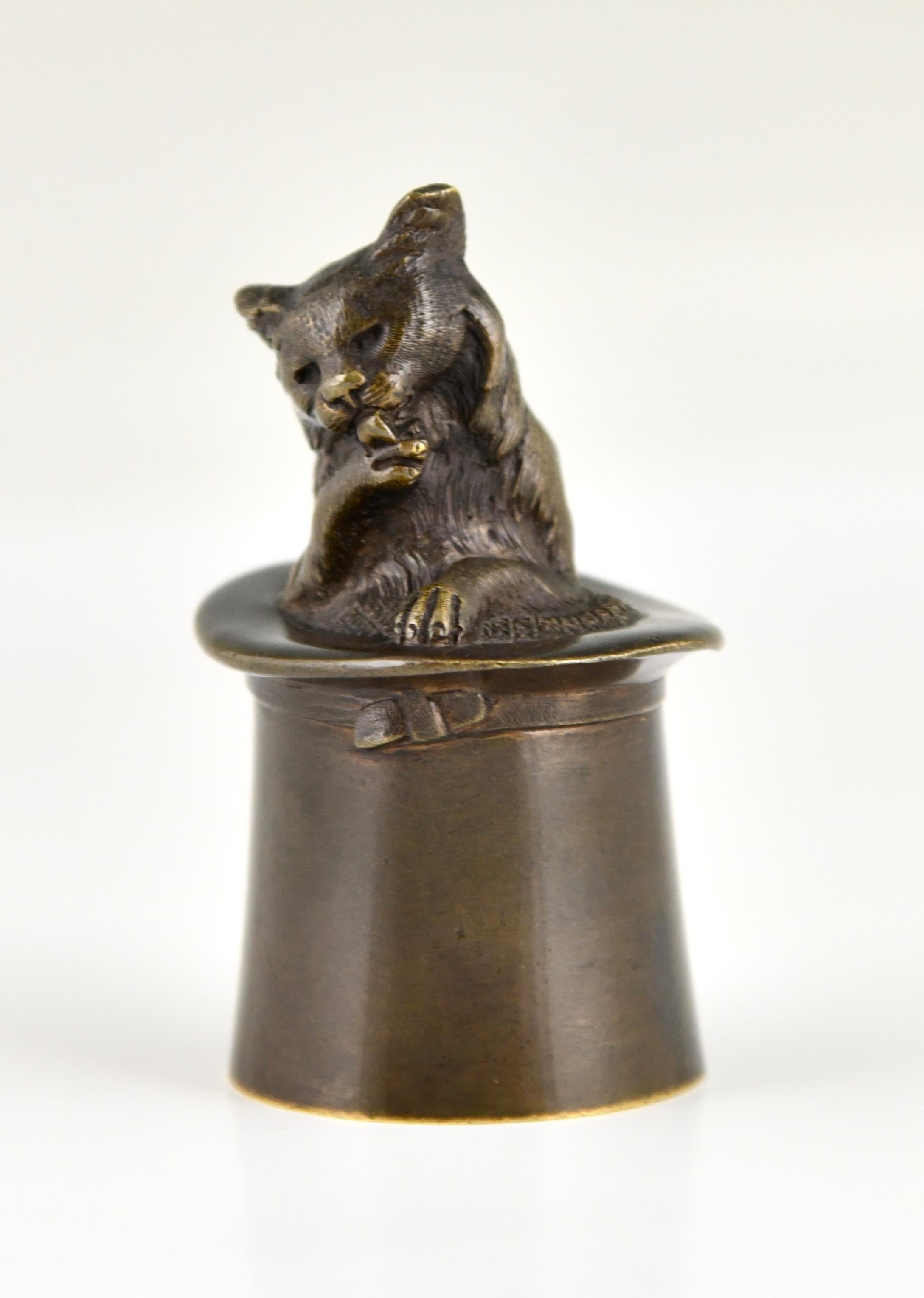 French Antique bronze table bell cat in a top hat, France 1880 For Sale