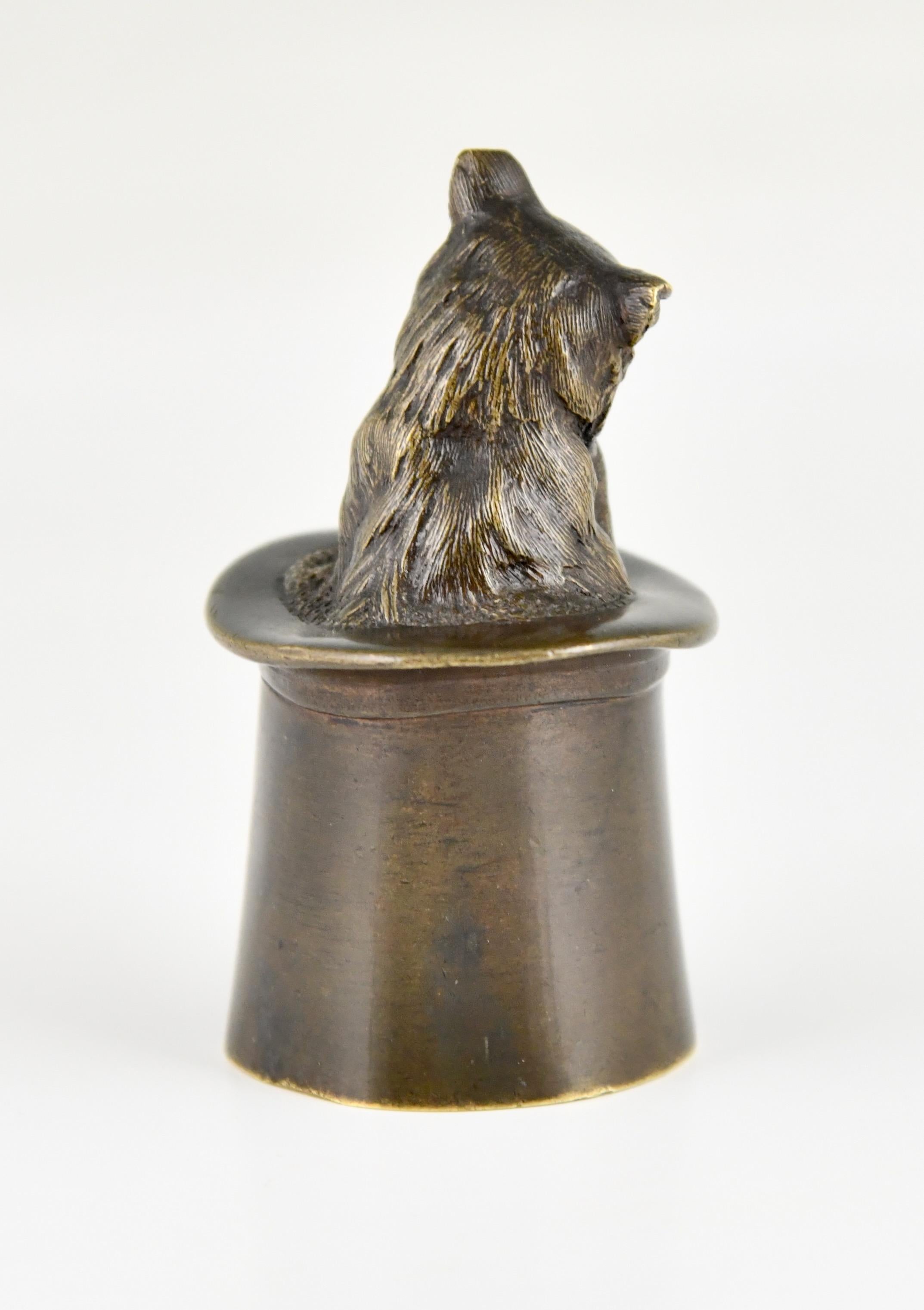 Antique bronze table bell cat in a top hat, France 1880 In Good Condition For Sale In Antwerp, BE