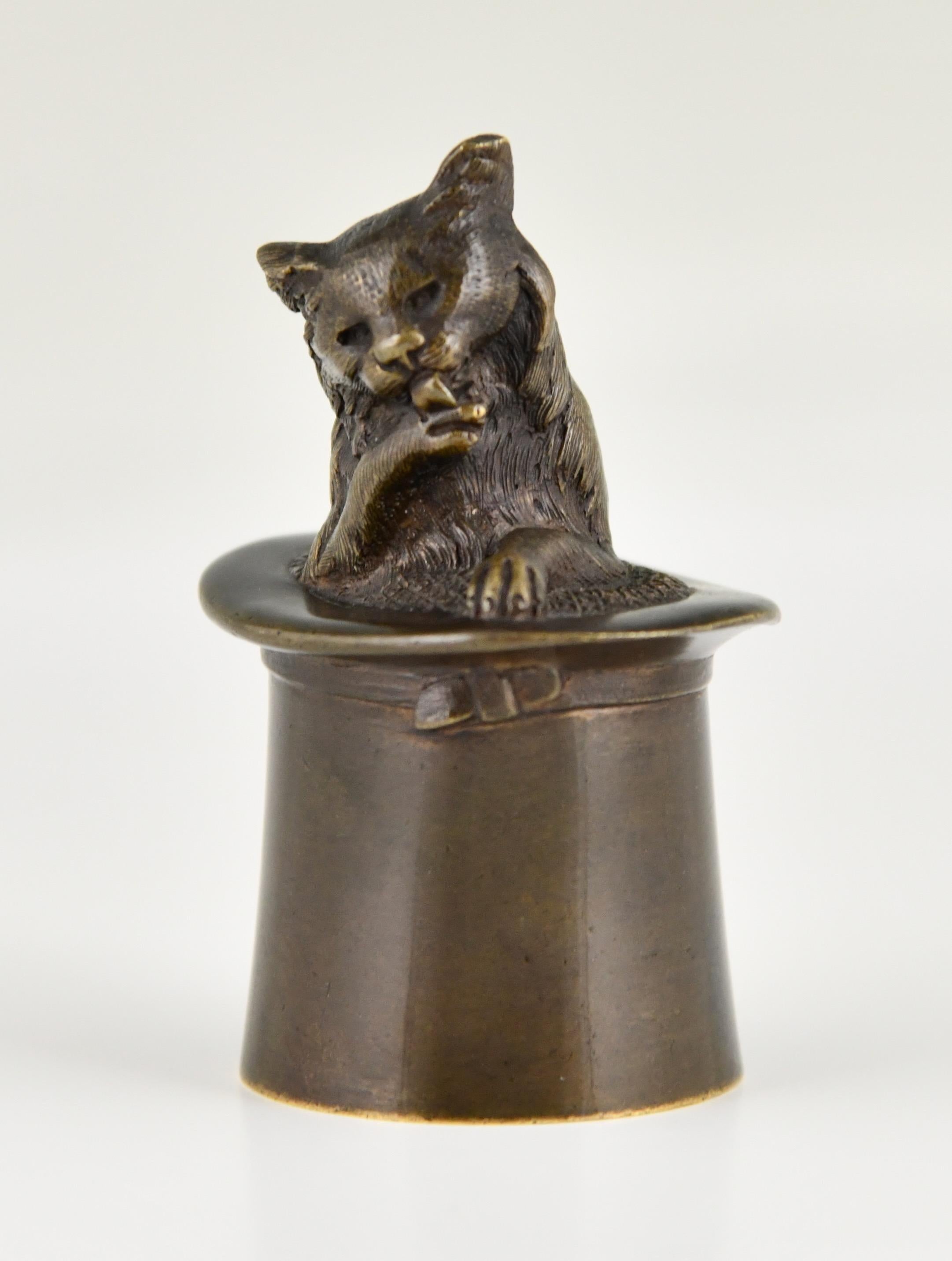 Antique bronze table bell cat in a top hat, France 1880 For Sale 1