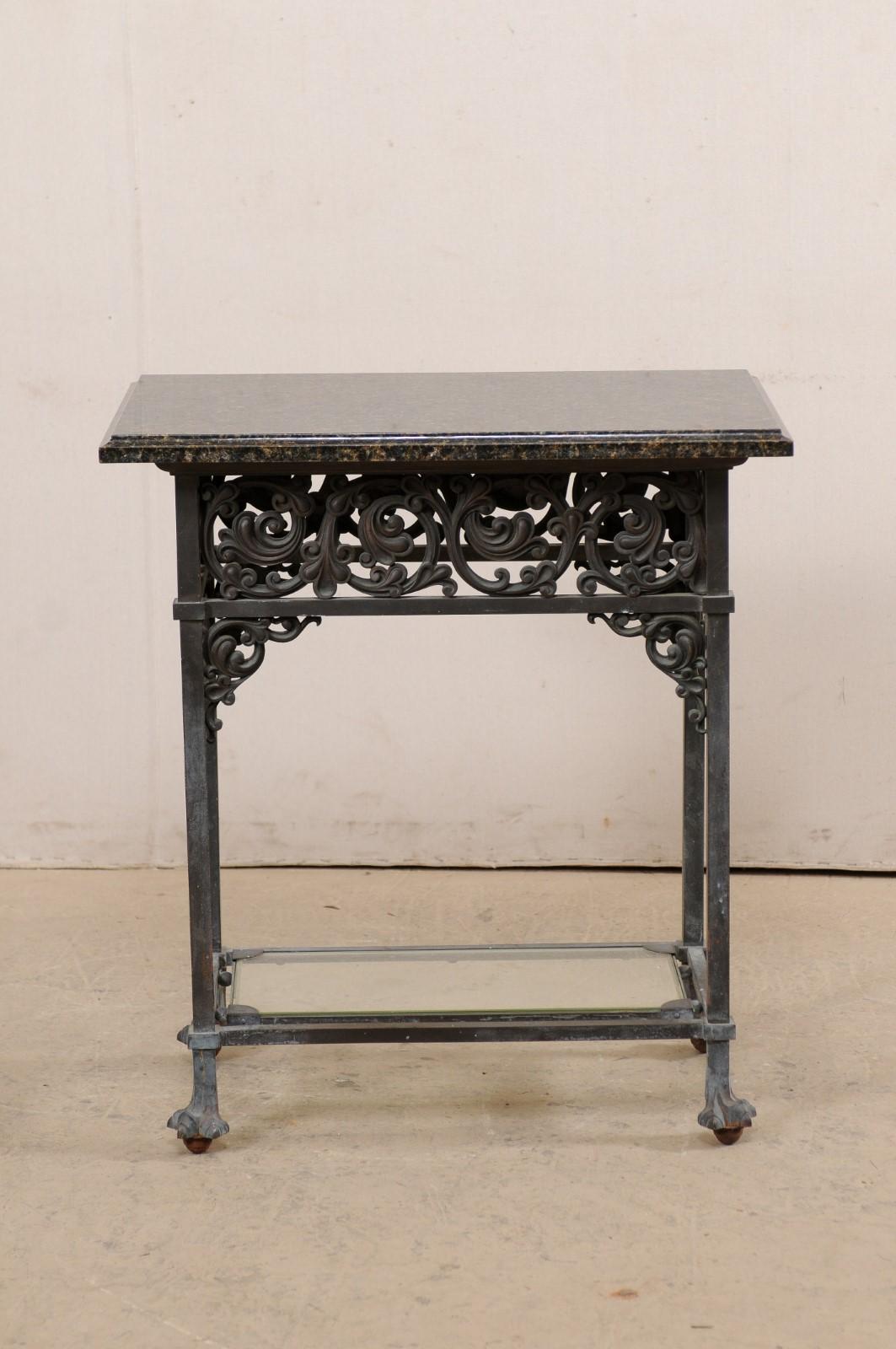 Antiker Bronzetisch mit Original-Granitplatte, untere Glasablage, Acanthus-Motiv im Angebot 6