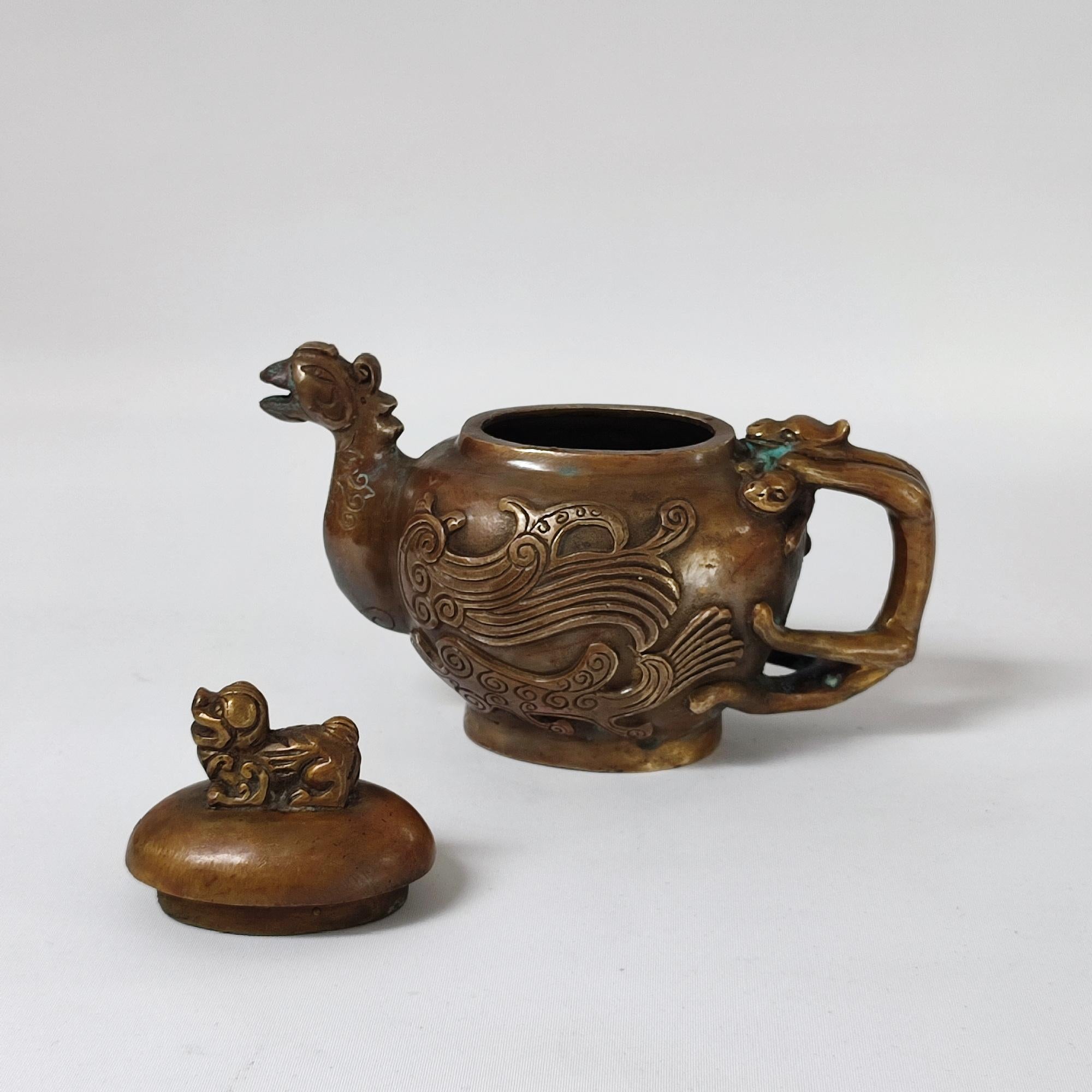 Antigua Tetera de Bronce con Tapa de Fénix Arte Asiático Coleccionable, China Años 1900 en venta 3