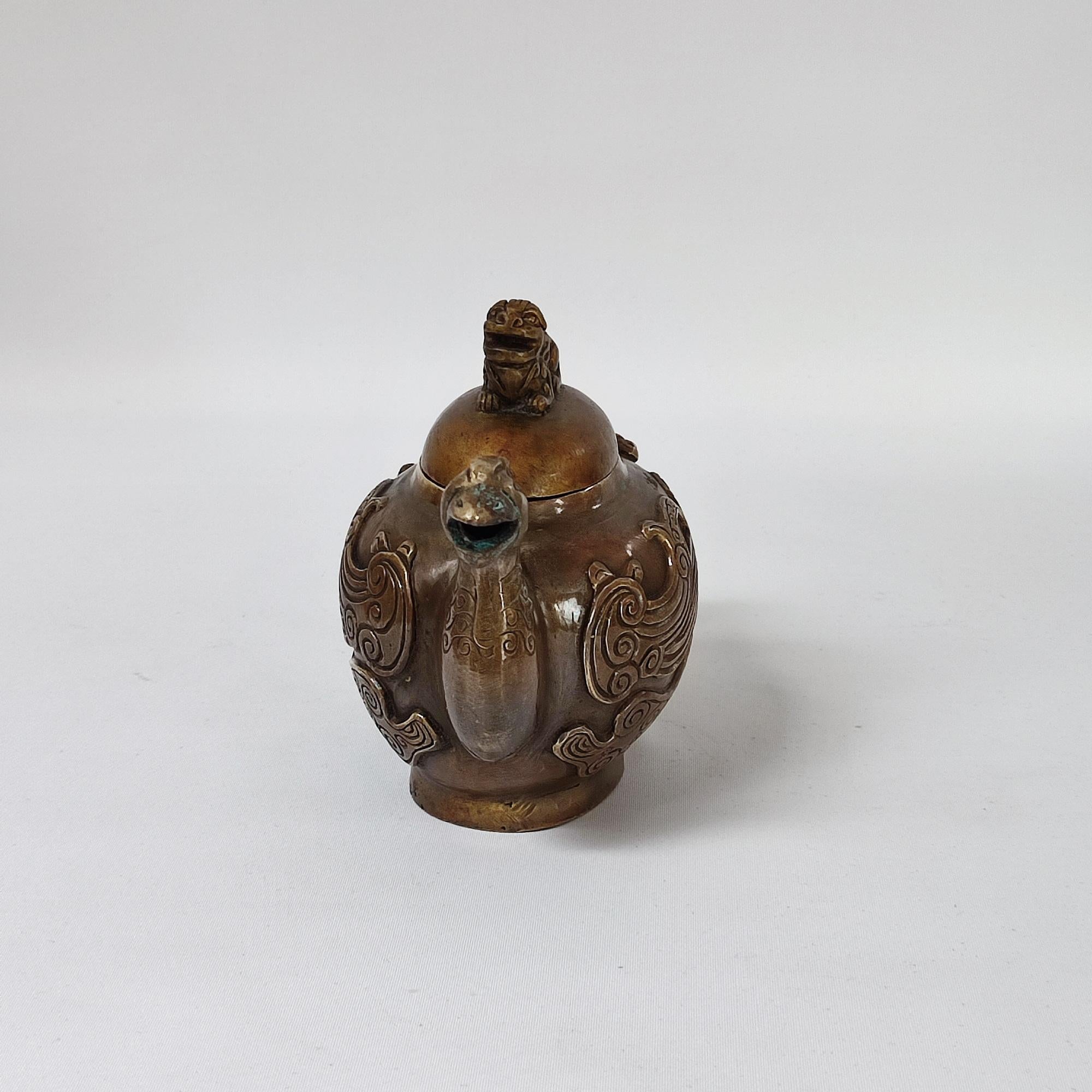 Antigua Tetera de Bronce con Tapa de Fénix Arte Asiático Coleccionable, China Años 1900 siglo XX en venta