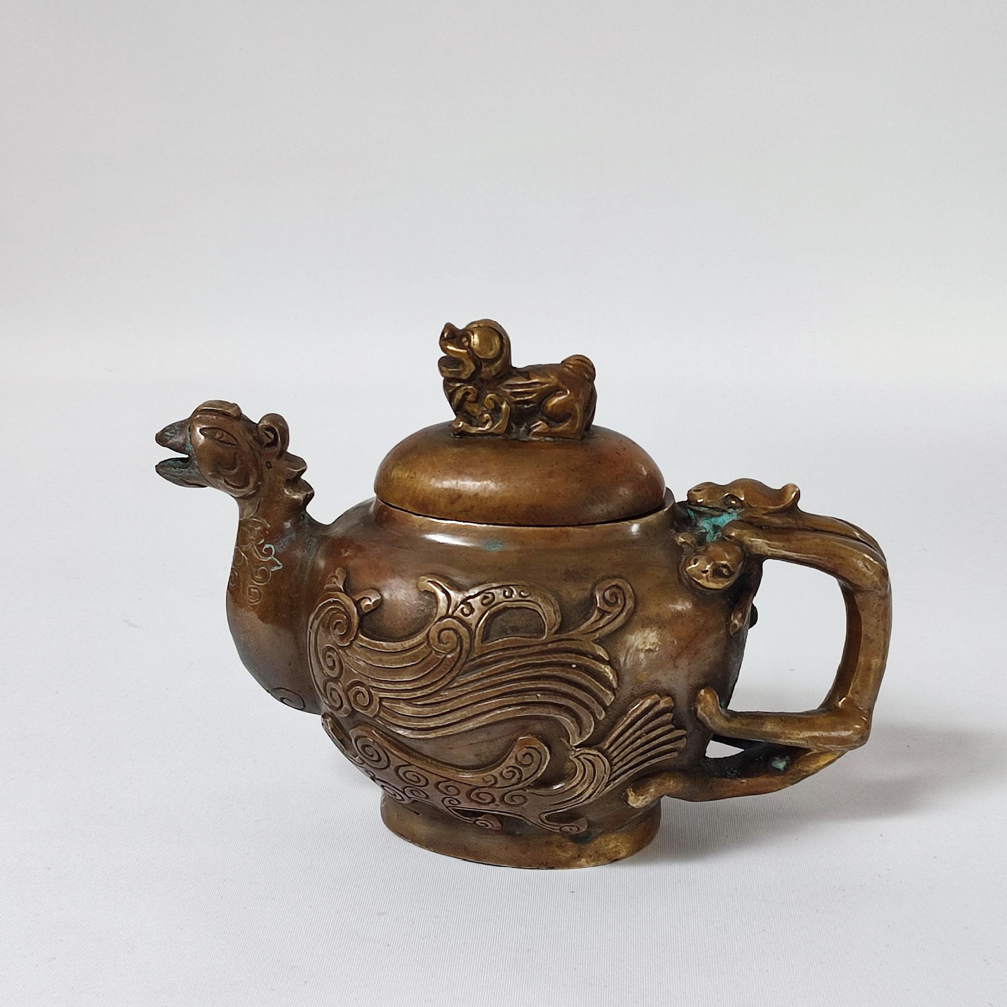 Antigua Tetera de Bronce con Tapa de Fénix Arte Asiático Coleccionable, China Años 1900 en venta 2