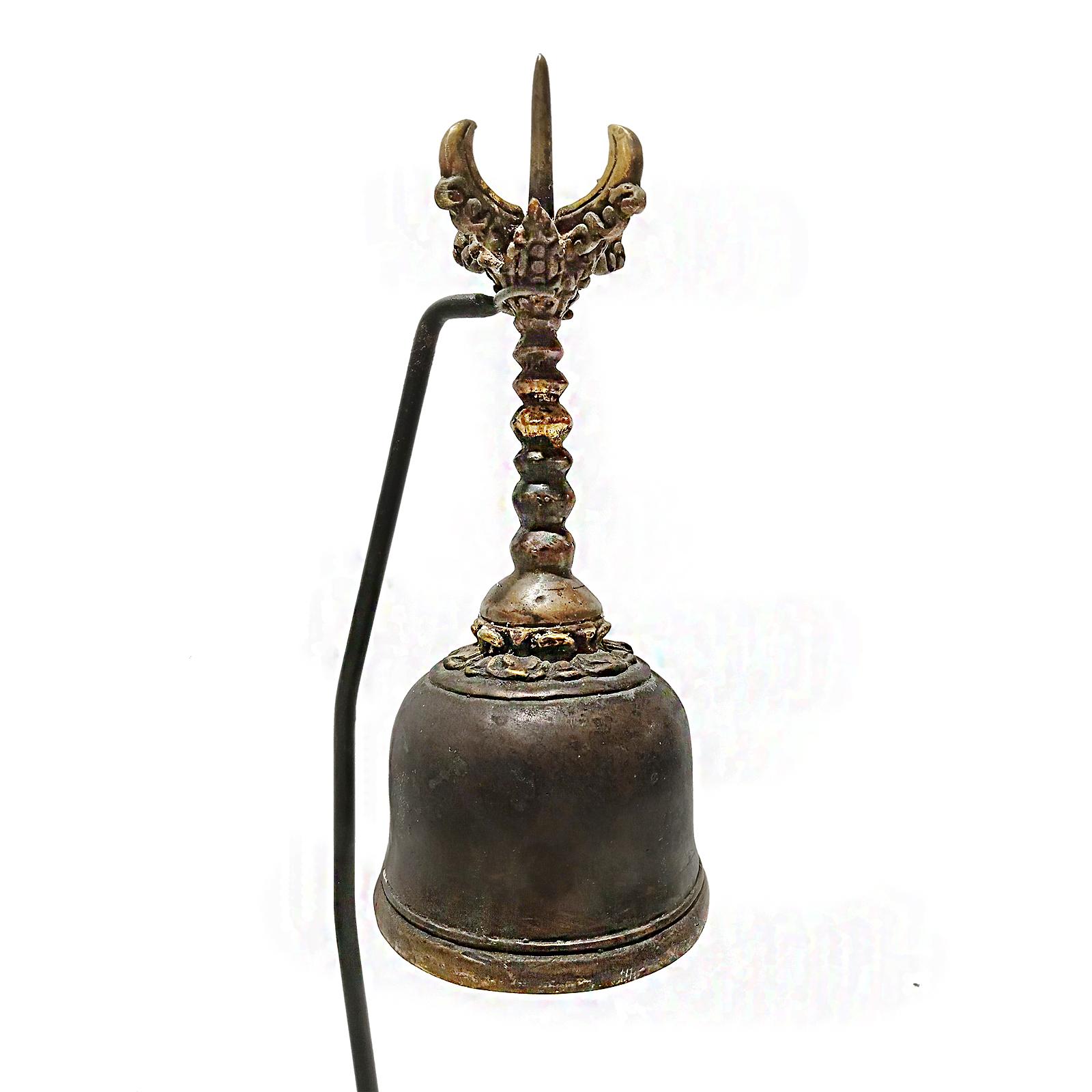 Antique Bronze Temple Bell from Thailand, Late 19th Century For Sale 4
