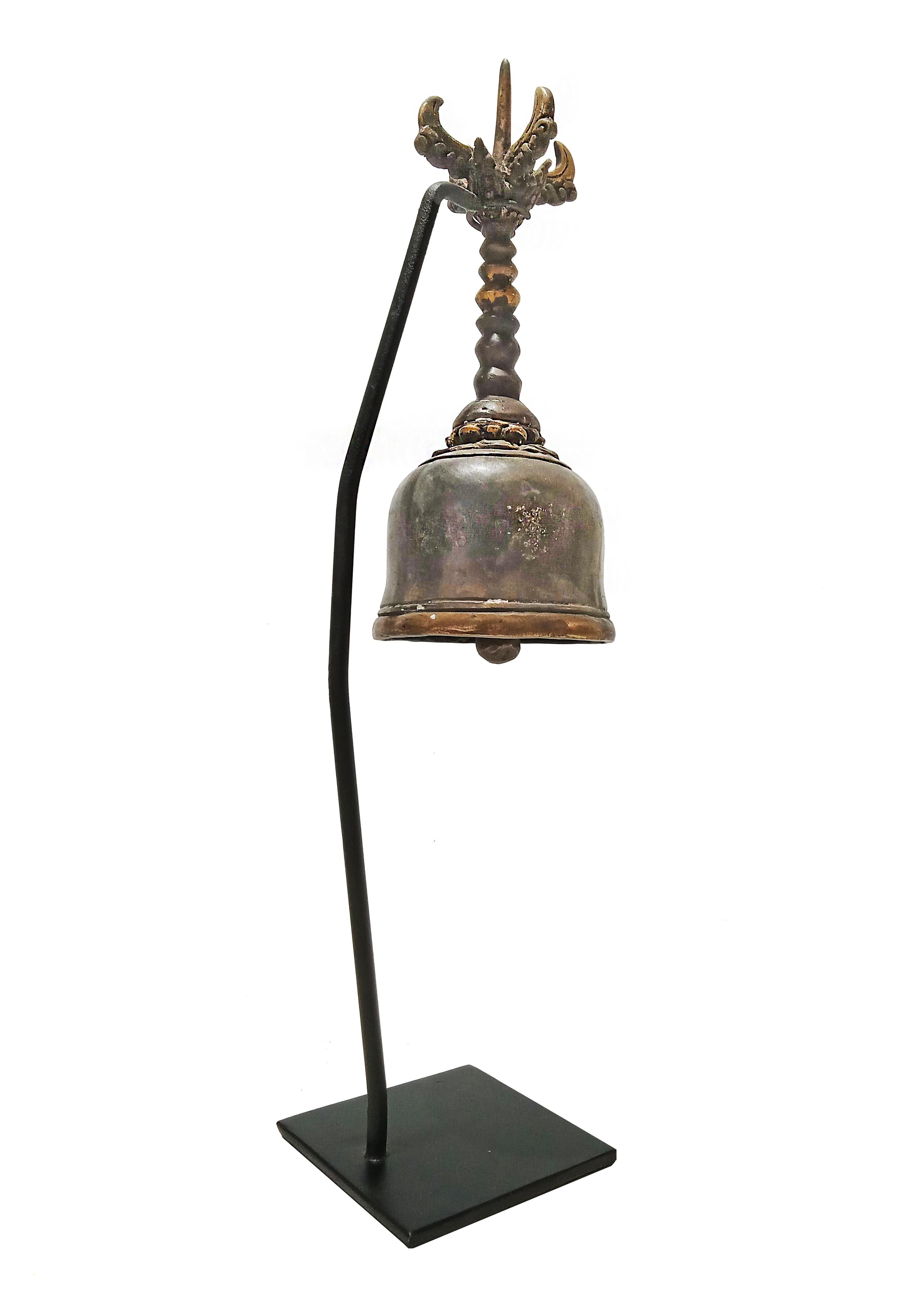 Antique Bronze Temple Bell from Thailand, Late 19th Century For Sale 1