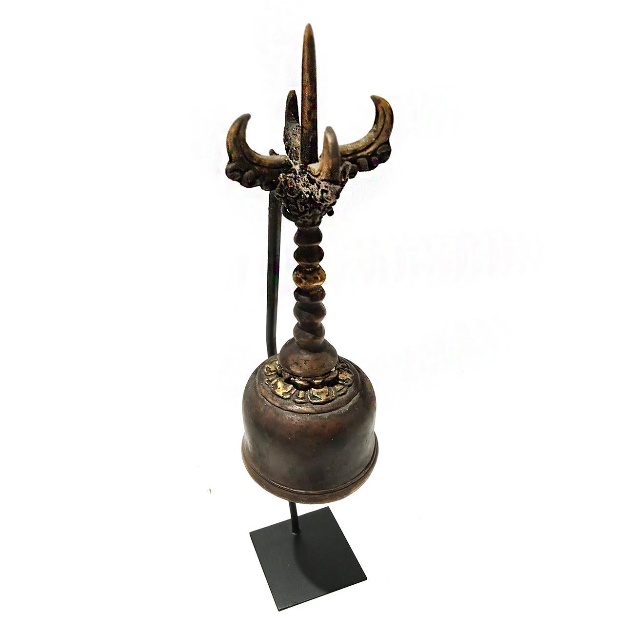 Antique Bronze Temple Bell from Thailand, Late 19th Century For Sale 3