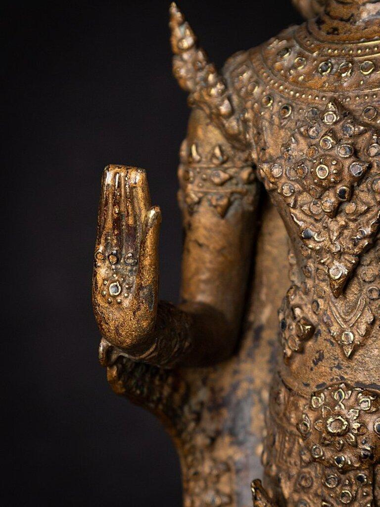 Statue de Bouddha thaïlandais en bronze ancien de Thaïlande en vente 12