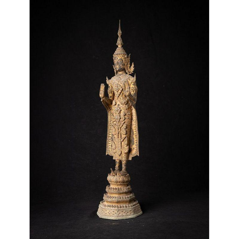 Material: bronze
57,5 cm high 
12,5 cm wide and 12,7 cm deep
Weight: 4.266 kgs
Gilded with 24 krt. gold
Abhaya mudra
Originating from Thailand
19th century - Rattanakosin period.

