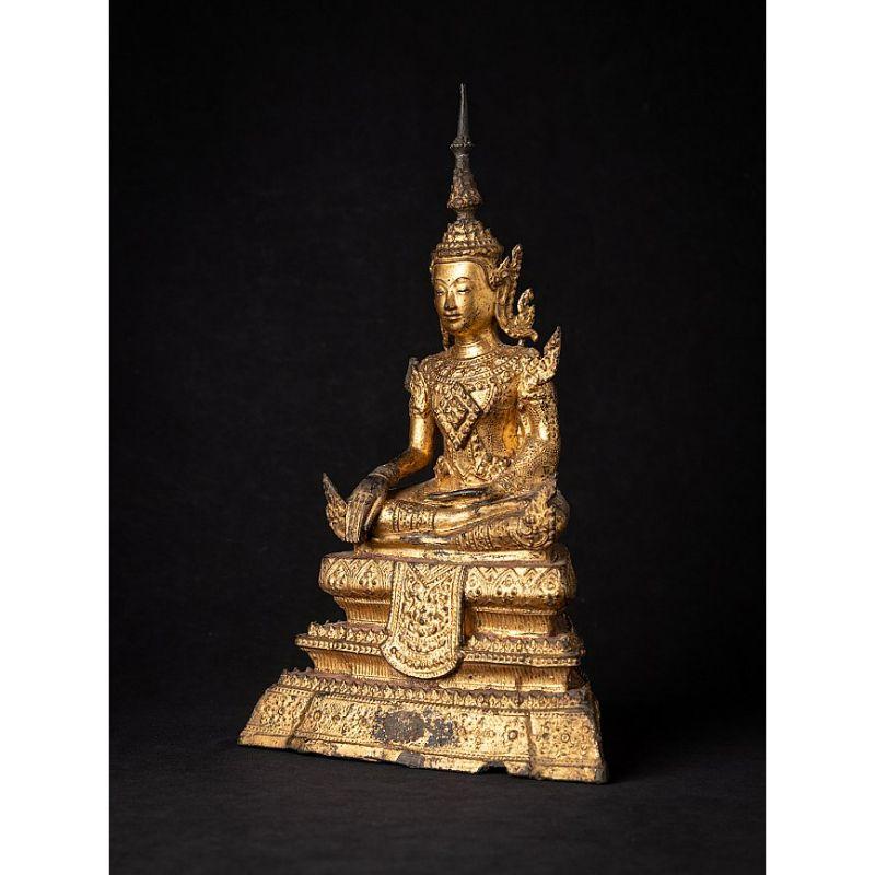 Material: bronze
35,9 cm high 
21,7 cm wide and 13 cm deep
Weight: 3.829 kgs
Gilded with 24 krt. gold
Bhumisparsha mudra
Originating from Thailand
19th century - Rattanakosin period
A very nice piece !

 
