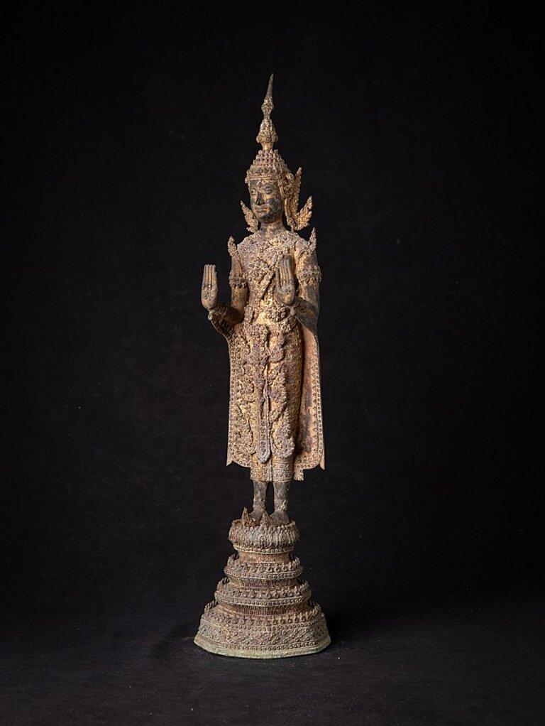 Material: bronze
56 cm high 
13,5 cm wide and 13,5 cm deep
Weight: 4.392 kgs
Gilded with 24 krt. gold
Abhaya mudra
Originating from Thailand
19th century
Rattanakosin period.
 