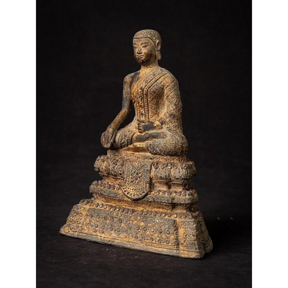 Material: bronze
Measures: 19 cm high 
14,9 cm wide and 8,9 cm deep
Weight: 1.722 kgs
With traces of 24 krt. gilding
Bhumisparsha mudra
Originating from Thailand
19th century - Rattanakosin period.


