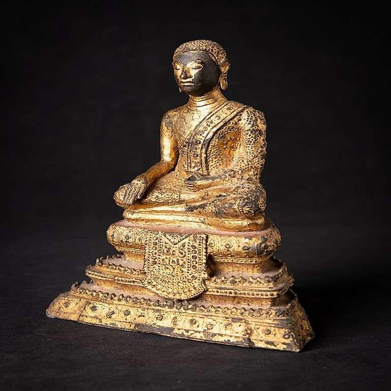 Material: bronze
19,3 cm high 
15,5 cm wide and 8,7 cm deep
Weight: 1.64 kgs
Gilded with 24 krt. gold
Bhumisparsha mudra
Originating from Thailand
19th century - Rattanakosin period.
 