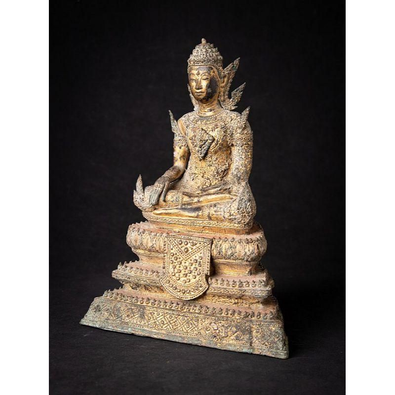 Material: bronze
29,9 cm high 
22,7 cm wide and 12,5 cm deep
Weight: 4.669 kgs
Gilded with 24 krt. gold
Bhumisparsha mudra
Originating from Thailand
19th century, Rattanakosin period.
 