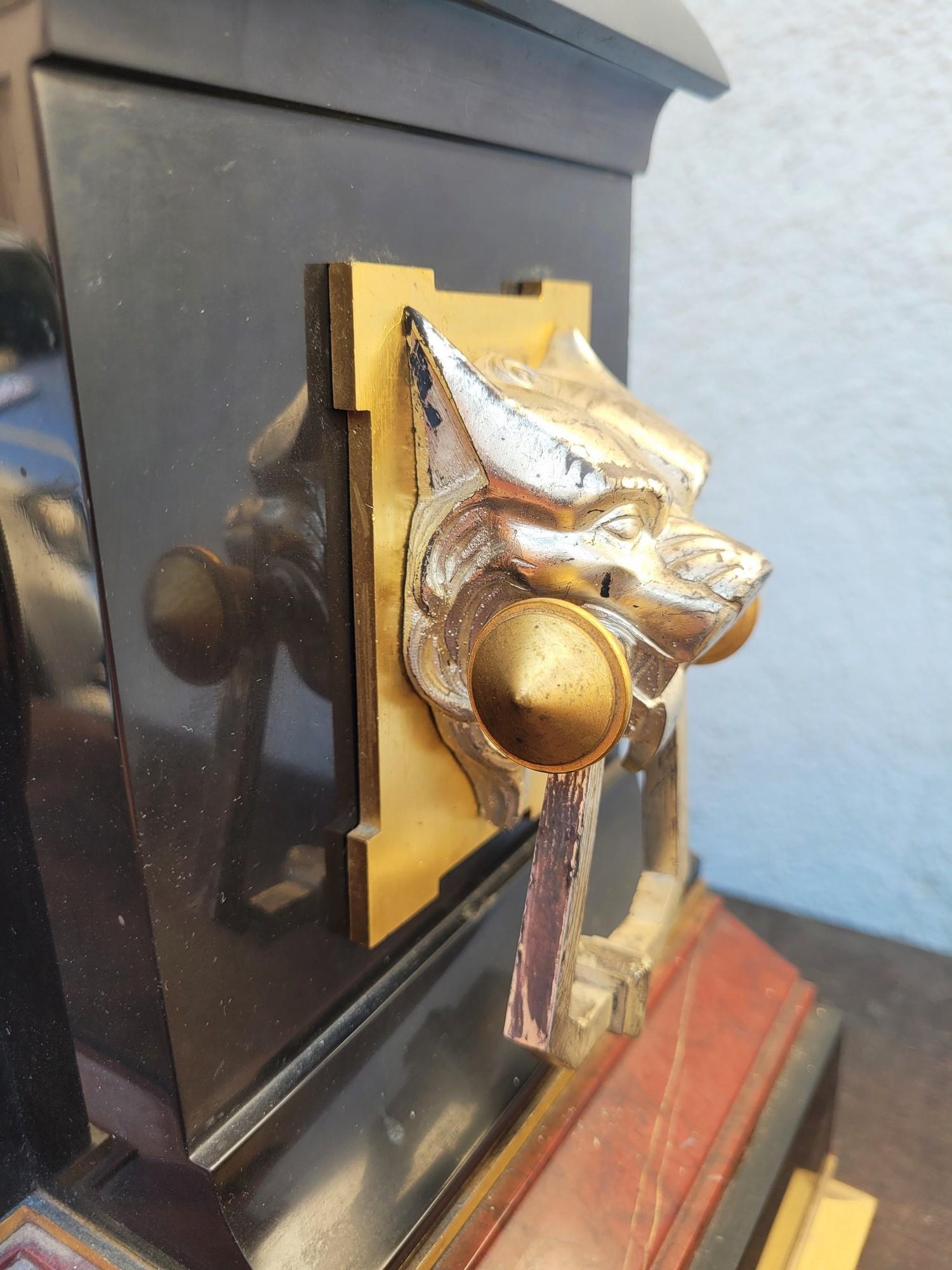 Adornos de Bronce Antiguo, Reloj y Urnas, Siglo XIX en venta 2