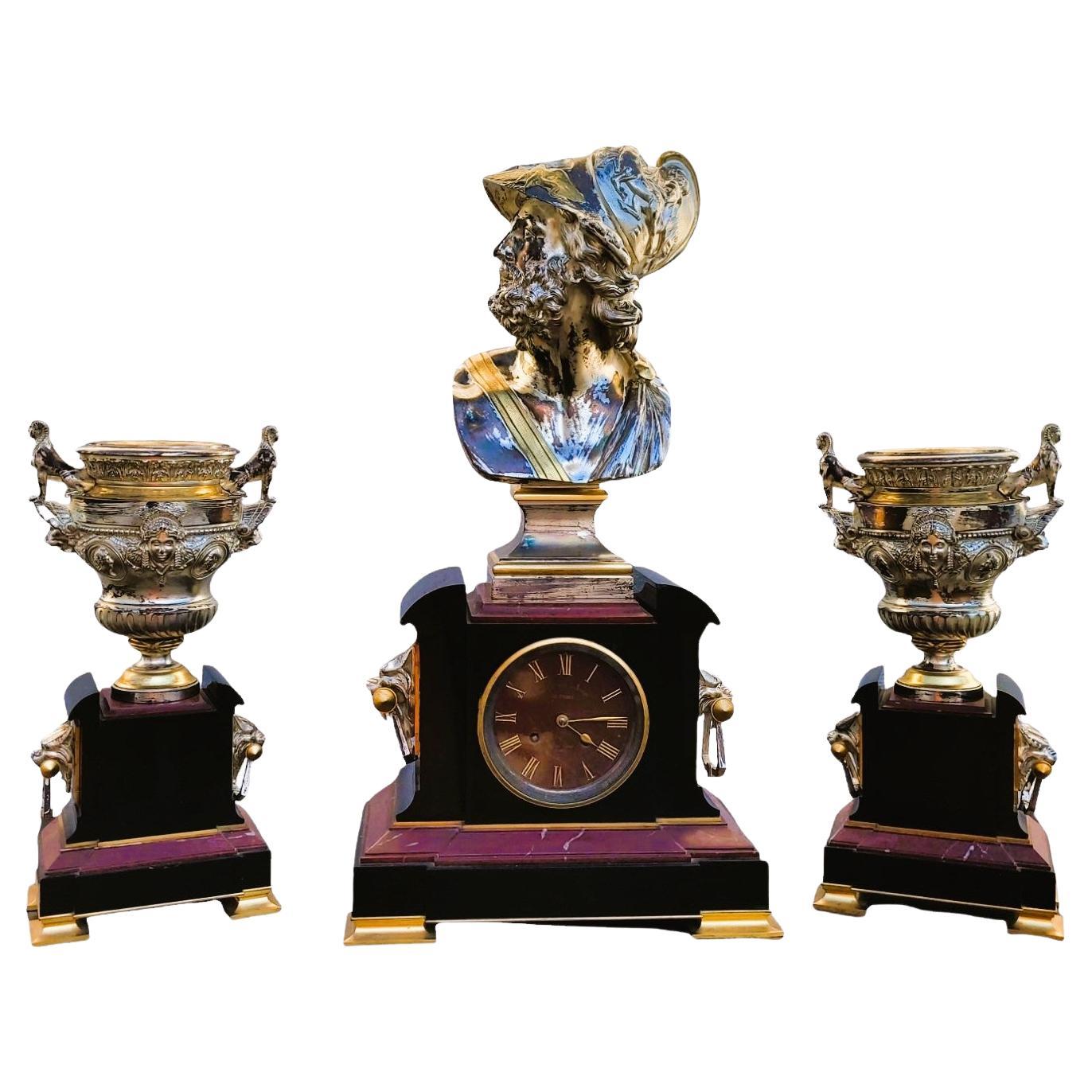 Adornos de Bronce Antiguo, Reloj y Urnas, Siglo XIX en venta