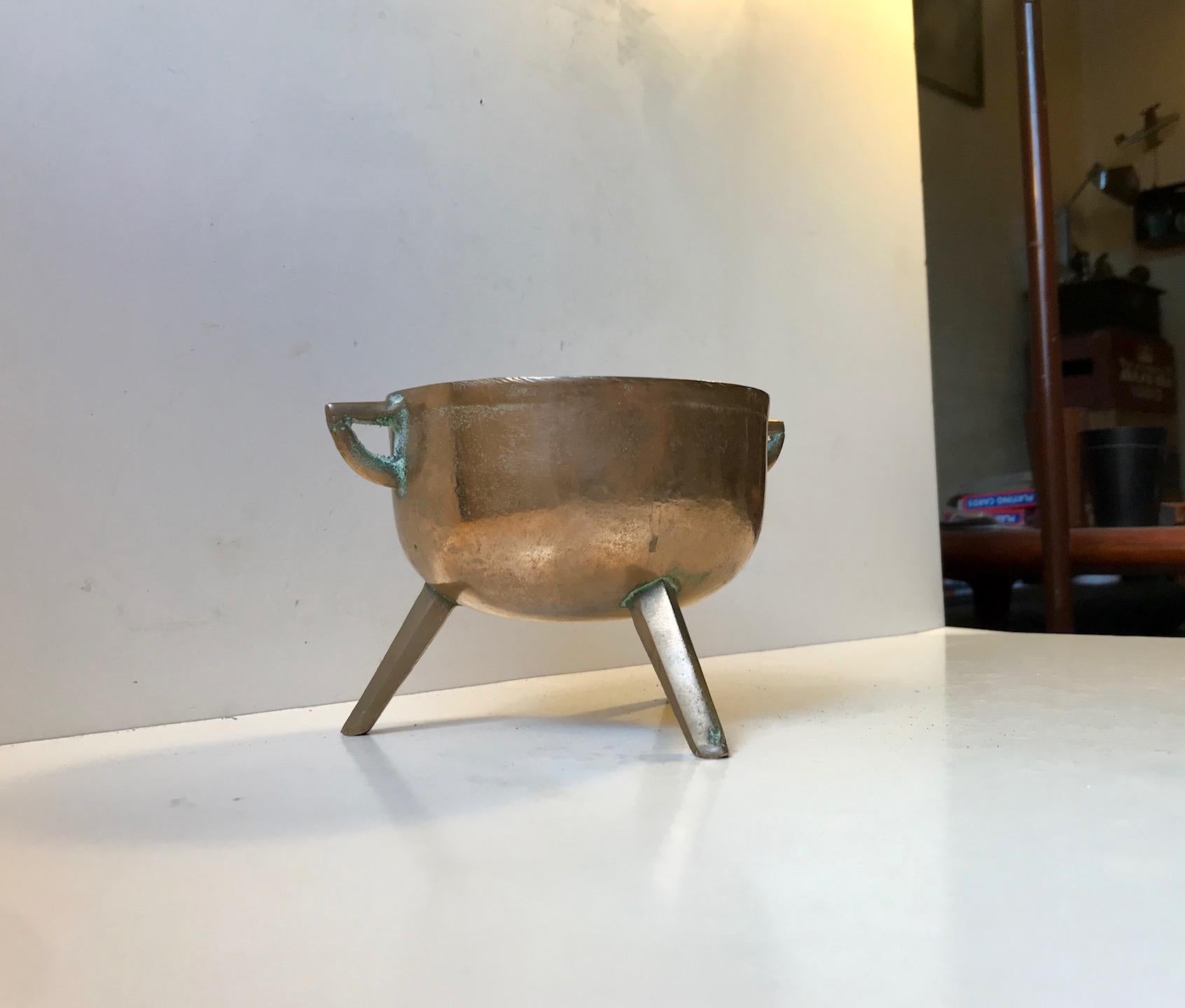 A small sized bronze cauldron. Medieval in style. Presumably continental. Age and precise origin unknown. Would make a great planter, incense burner or unusual decorative dish.