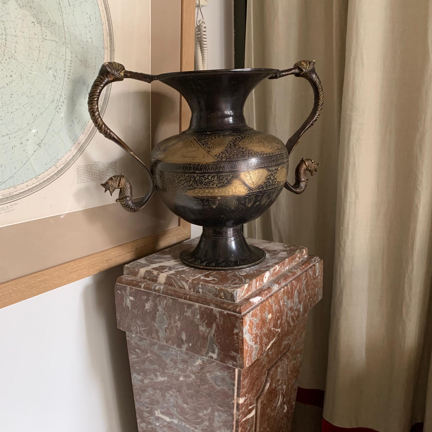 Antiker indo-persischer Guss aus Kieselstein  Bronze-Vase im Angebot 3