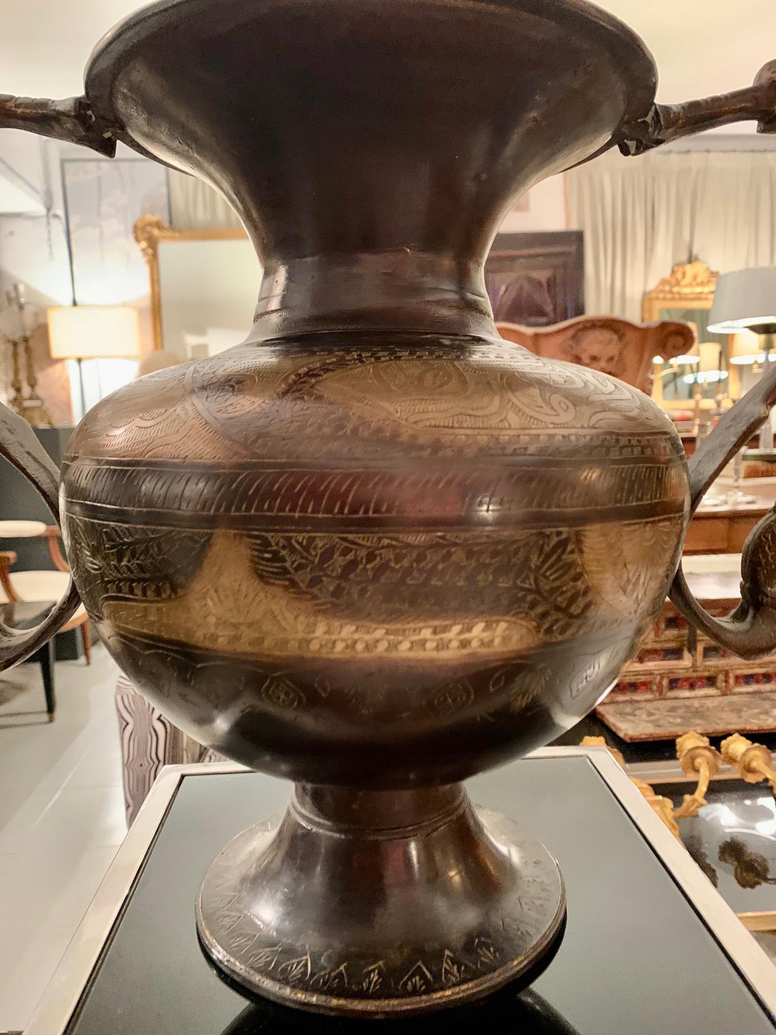 Antiker indo-persischer Guss aus Kieselstein  Bronze-Vase im Angebot 7