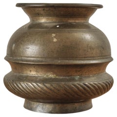 Vase ancien en bronze