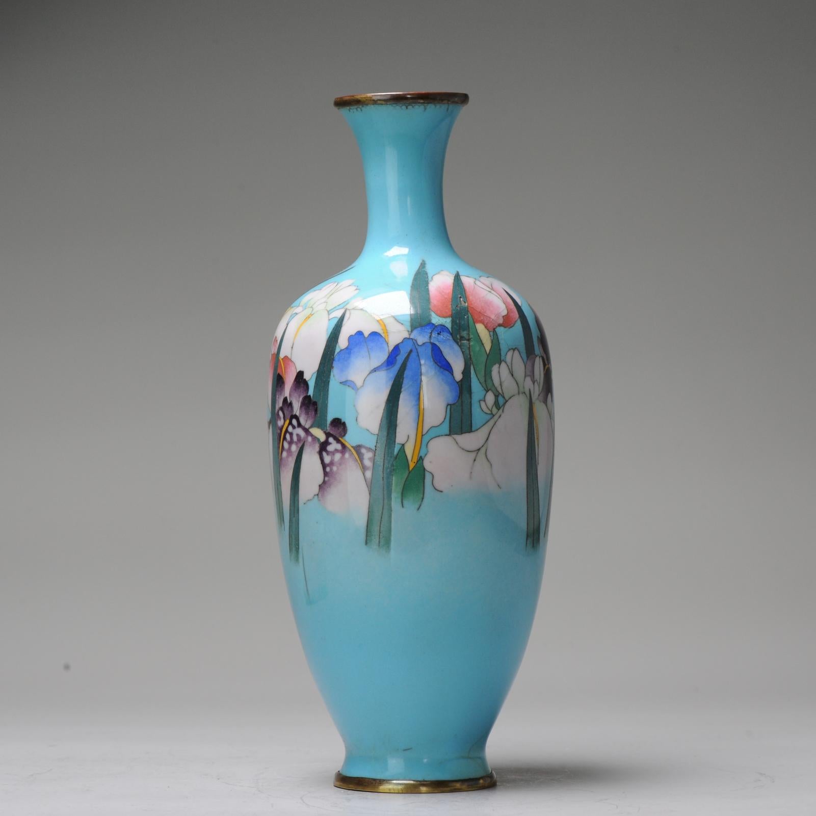 Description
Absolute top Quality vase with superb decoration of flowers. Base marked with flaming pearl: Gonda Hirosuki. With matching box.

Reference: See similar items sold by this famous artist at Bonhams and Christie's

Cloisonné is a way
