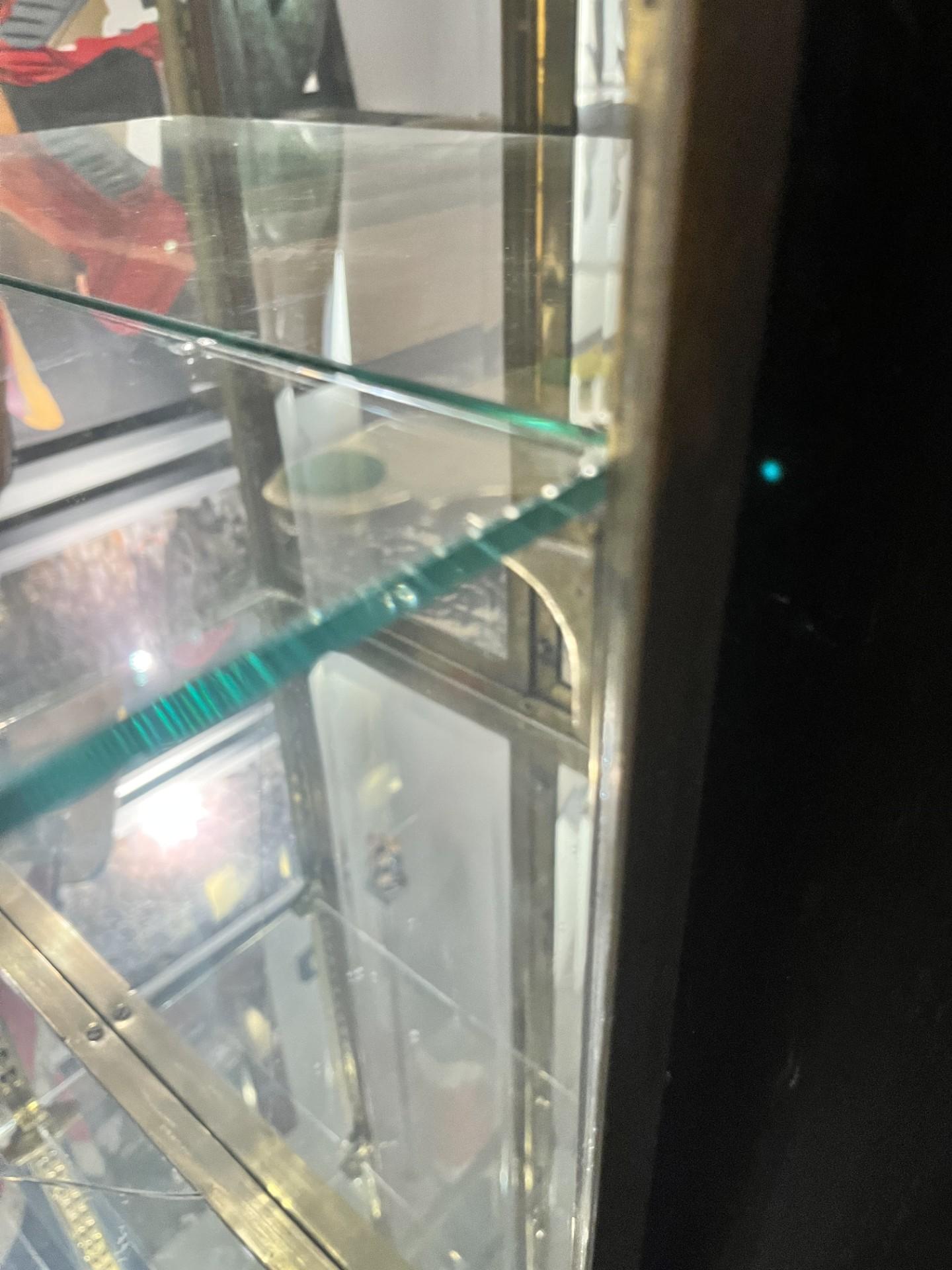 Vitrina de Bronce Antiguo en venta 10