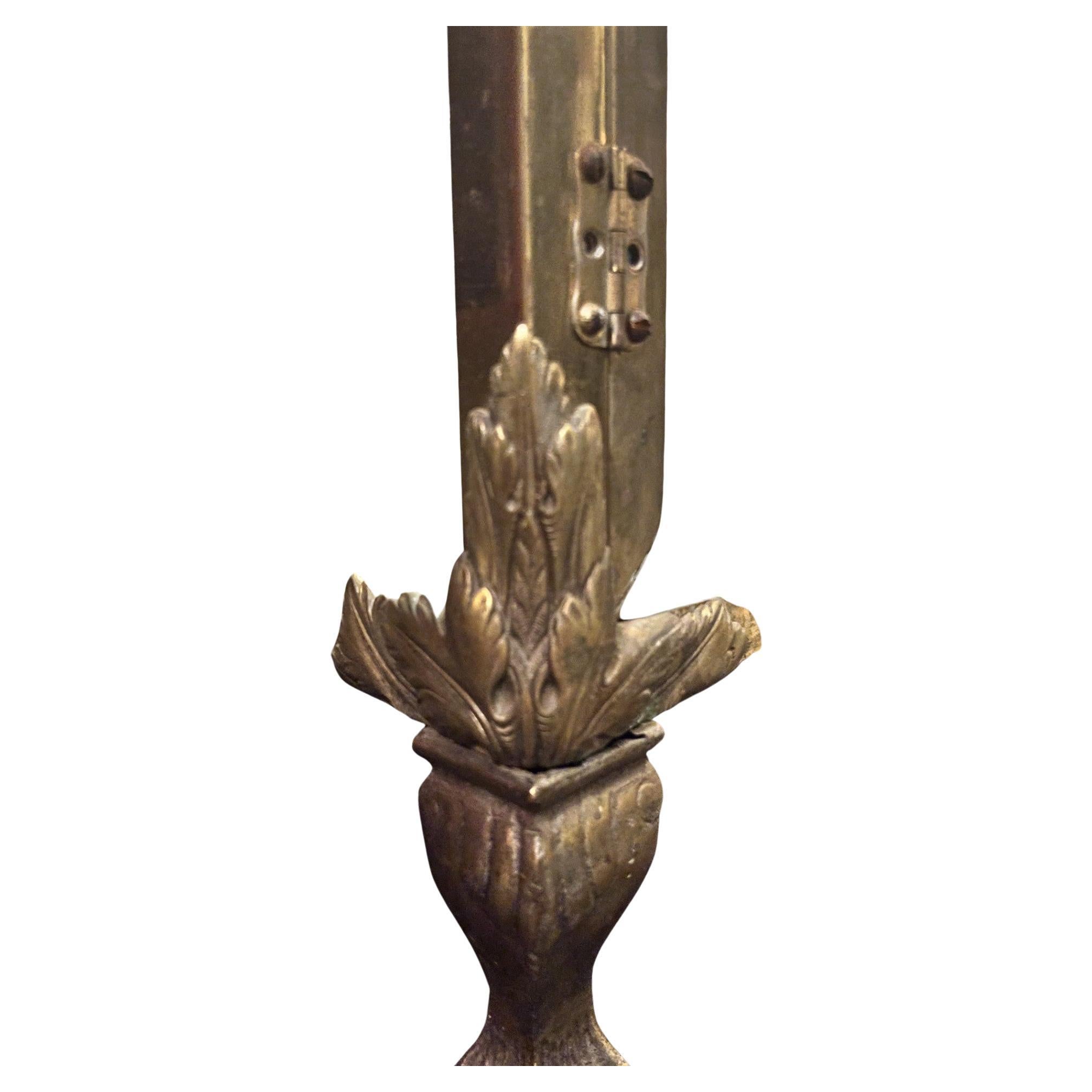 Vitrina de Bronce Antiguo en Bastante bueno estado para la venta en New York, NY