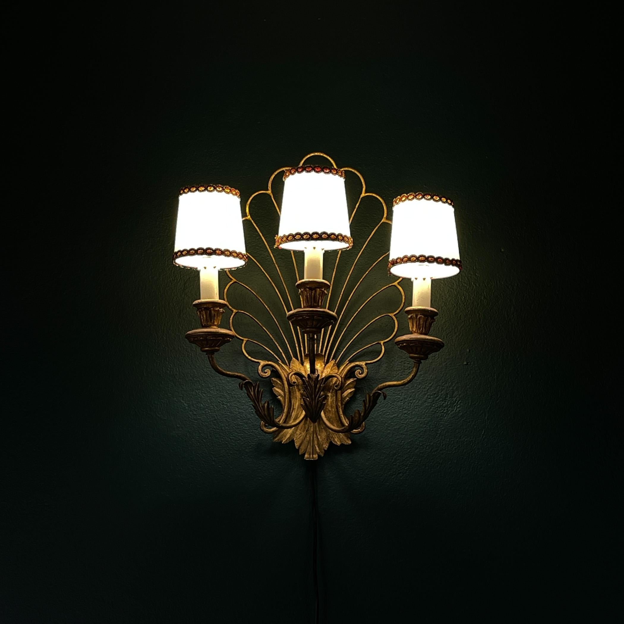 Lampada da parete in bronzo antico a 3 bracci, Italia anni '30 in vendita 5