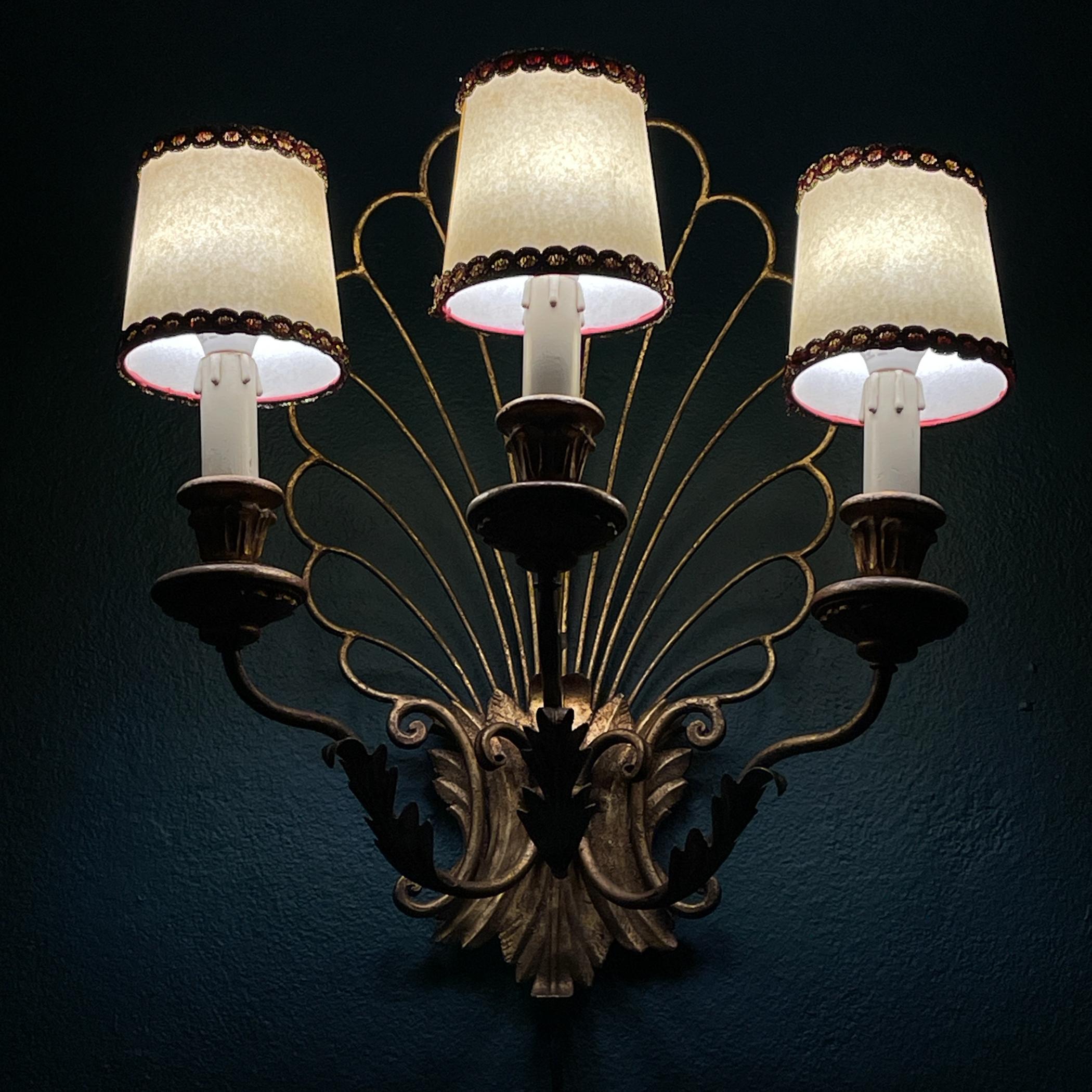 Lampada da parete in bronzo antico a 3 bracci, Italia anni '30 in vendita 6