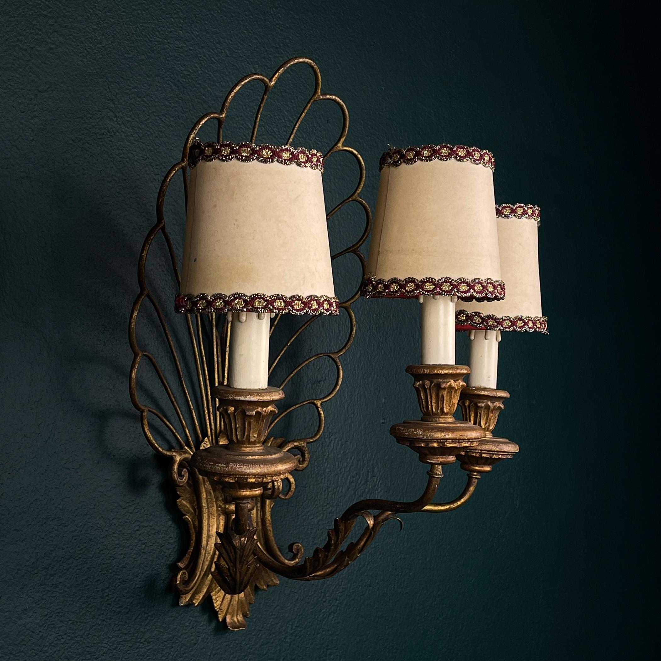 Art Nouveau Lampada da parete in bronzo antico a 3 bracci, Italia anni '30 in vendita