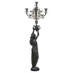Antiguo candelabro de bronce figurado de mujer clásica de tres luces C1900