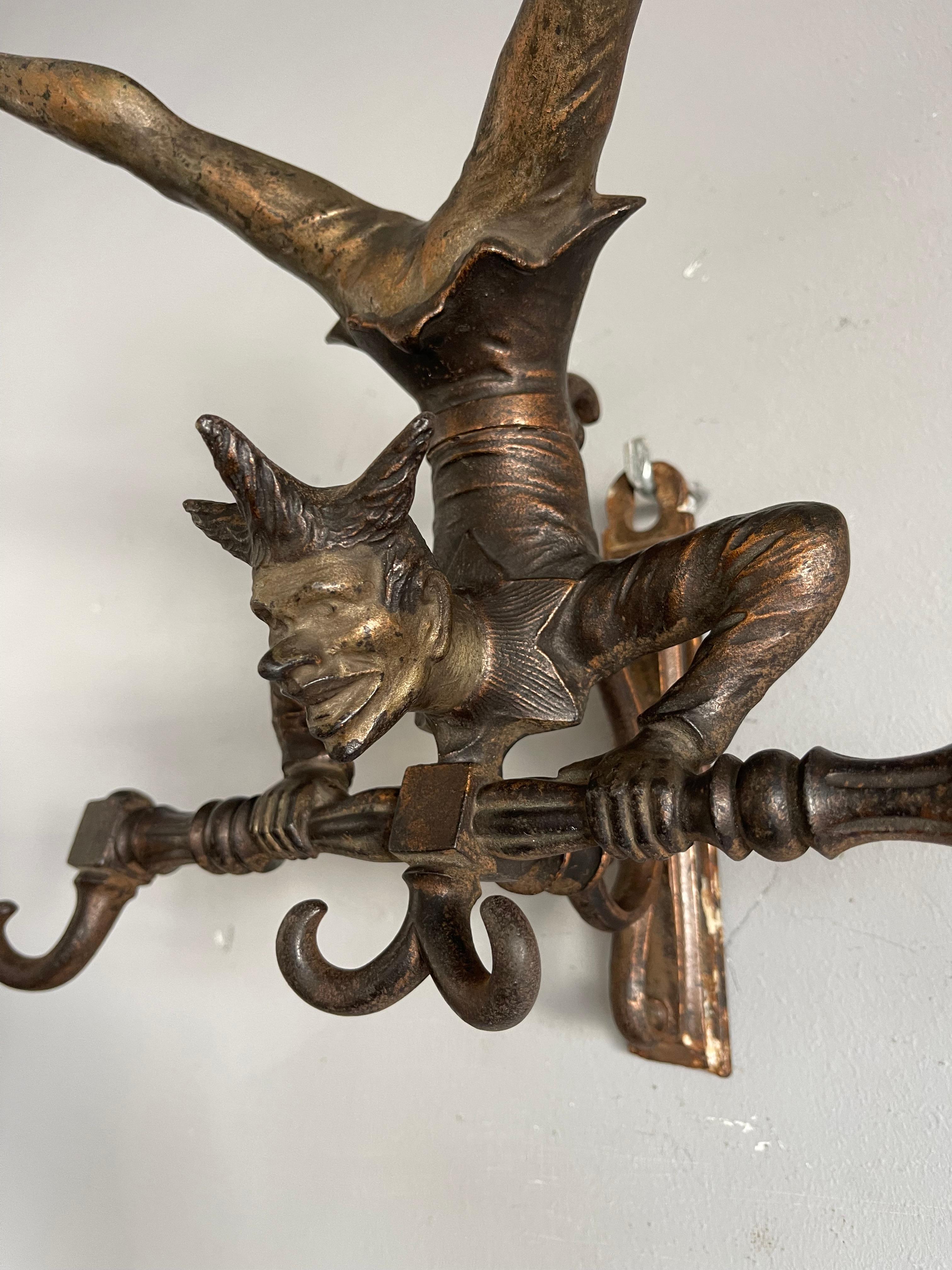 Antique Bronzed Iron Wall Key or Coat Rack w. Acrobatic Jester Figure, Great Fun In Good Condition In Lisse, NL