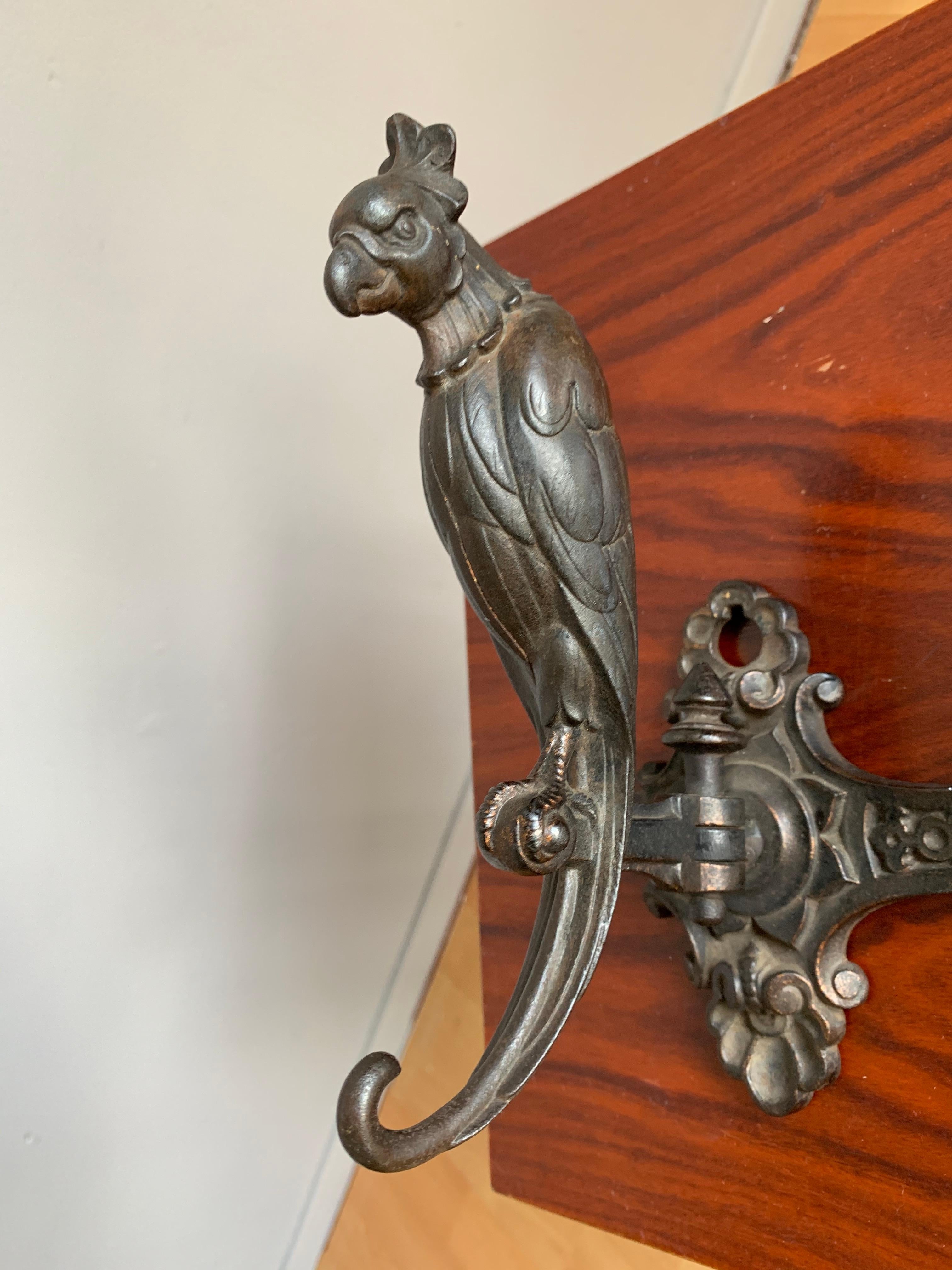 Antique Bronzed Iron Wall Key or Coat Rack with Movable Parrot Sculpture Hooks In Excellent Condition In Lisse, NL