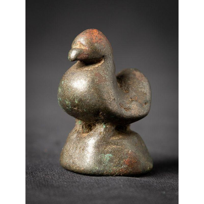 Material: bronze
5 cm high 
3 cm wide and 3,5 cm deep
Weight: 0.071 kgs
Originating from Burma
19th century - possibly older.

