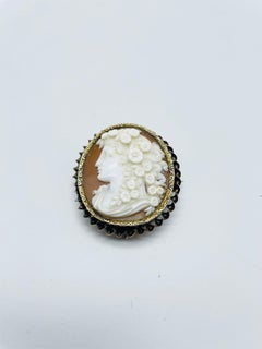 Antique brooch cameo 14 K gold.